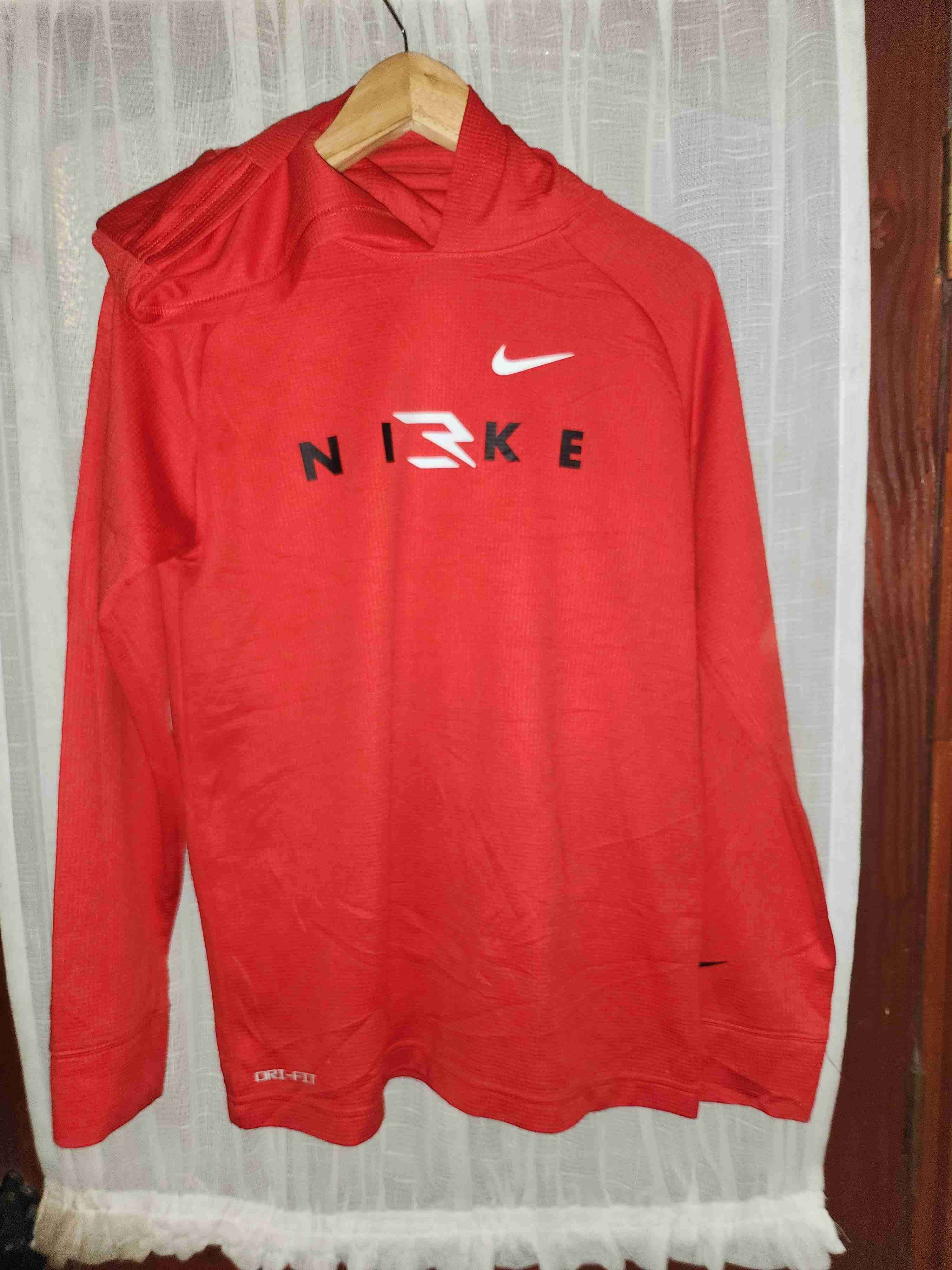 Polerón rojo con capucha Nike