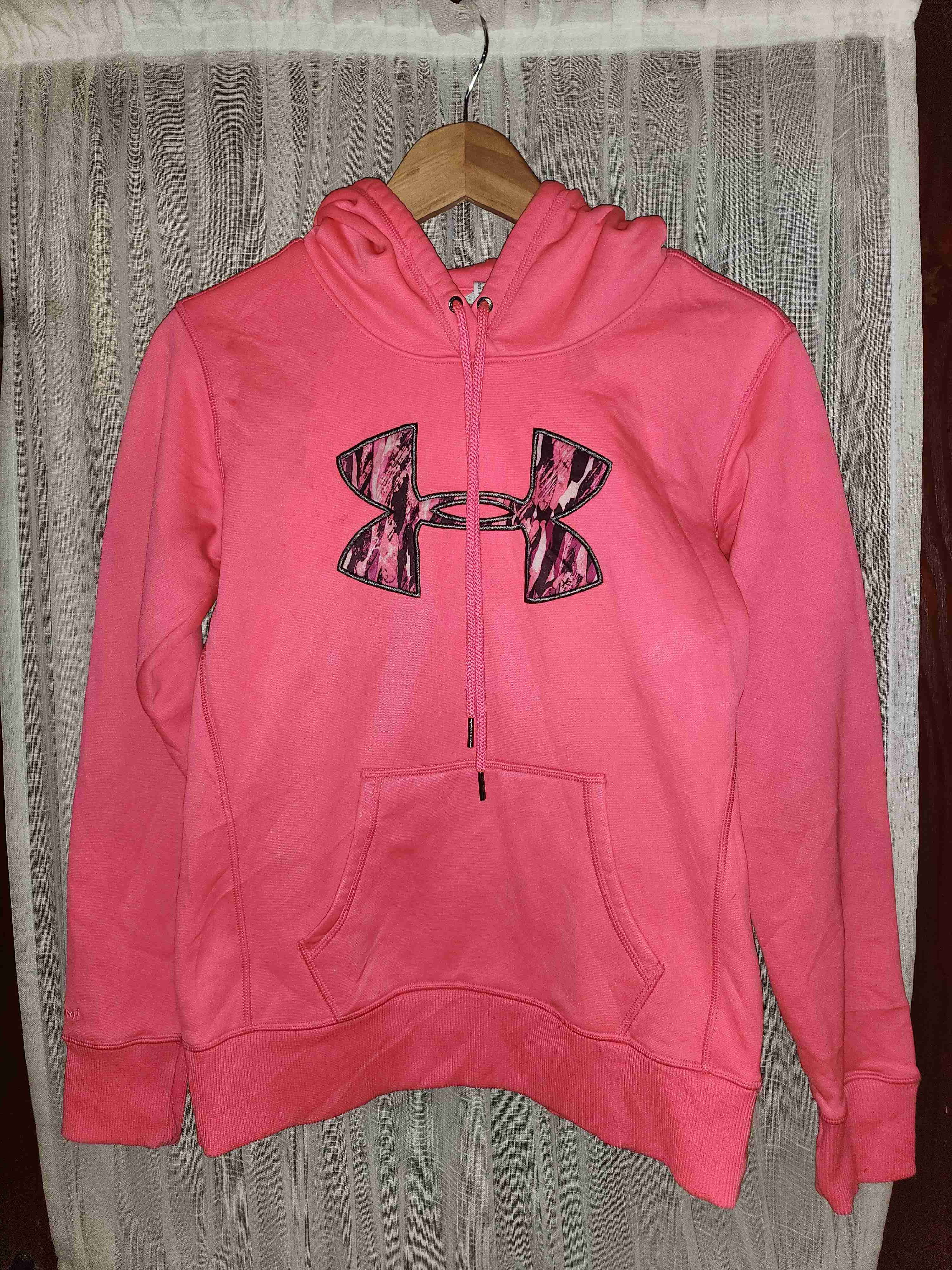 Polerón rosa con logo