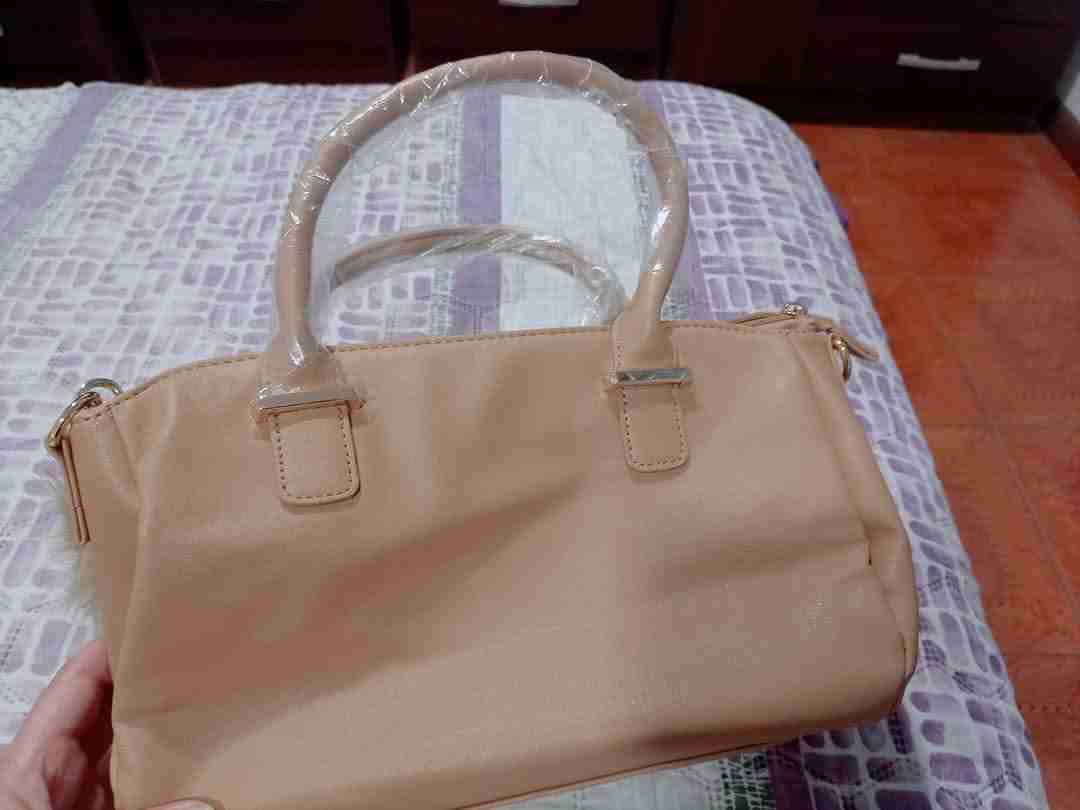 Cartera beige con pompón - miniatura 3