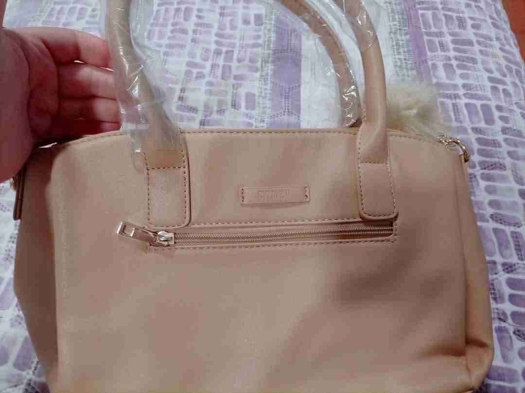 Cartera beige con pompón - miniatura 4