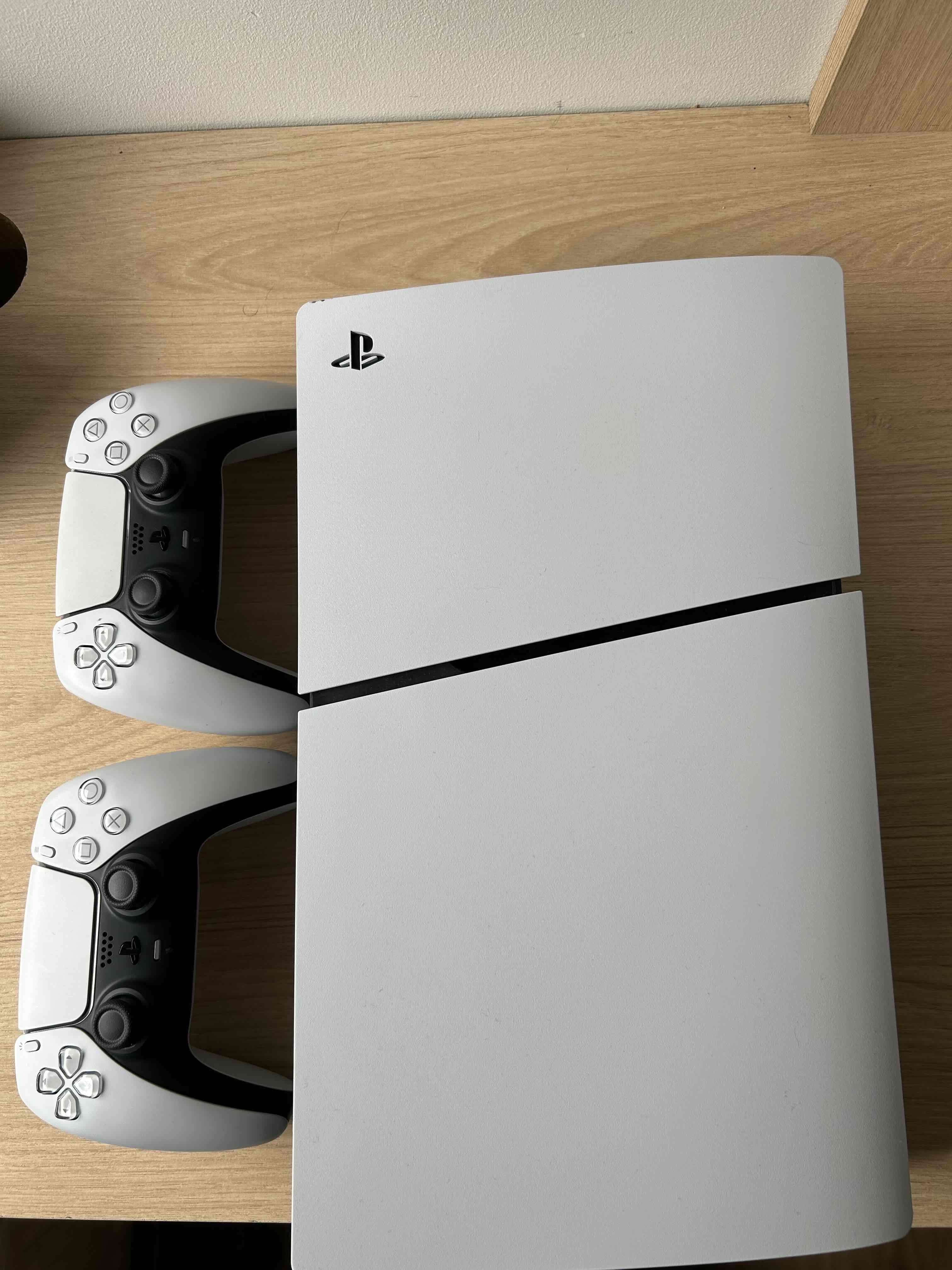 Ps5 Slim 825gb Digital 2 Controles - miniatura 2