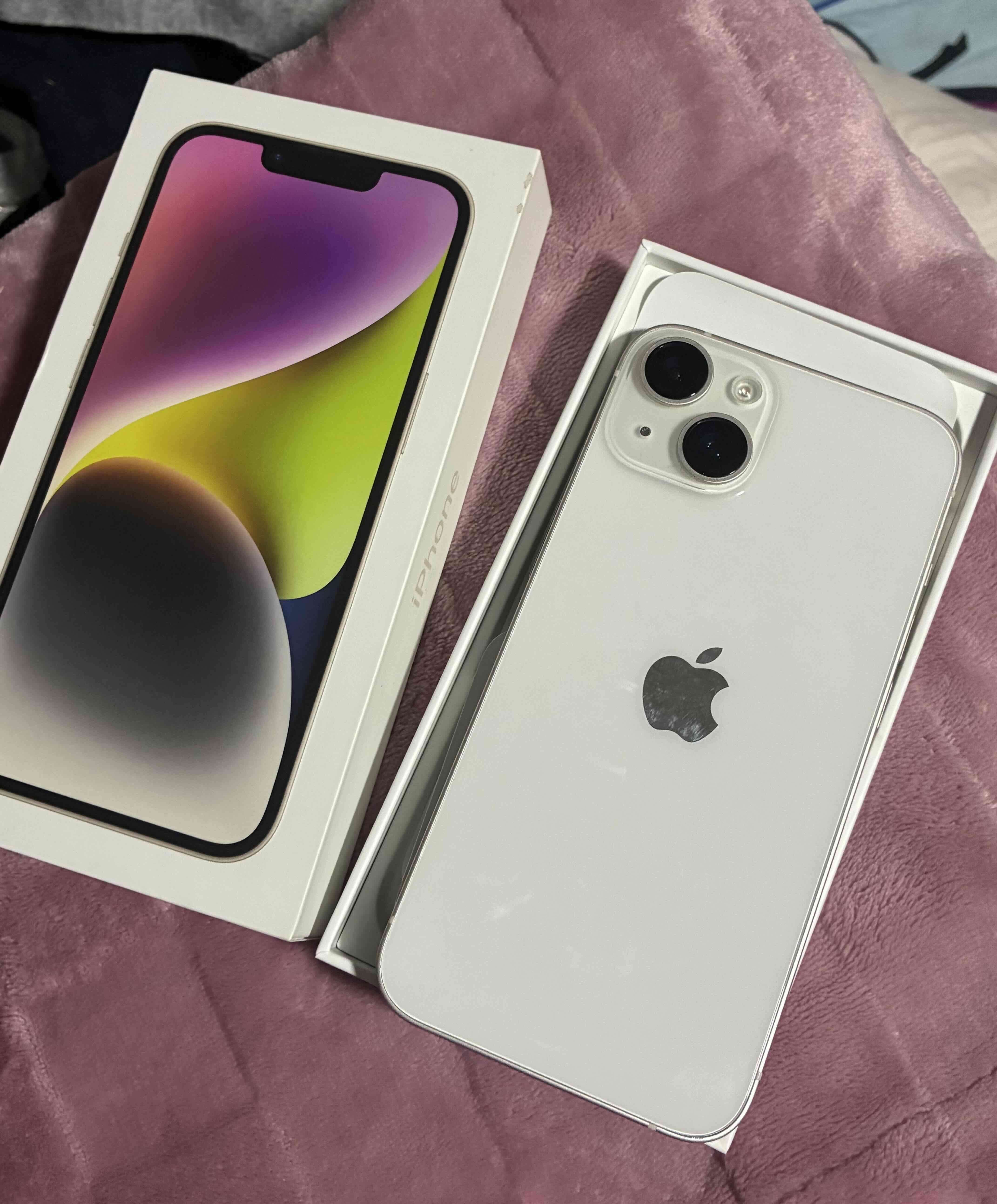 iPhone 14 blanco en caja