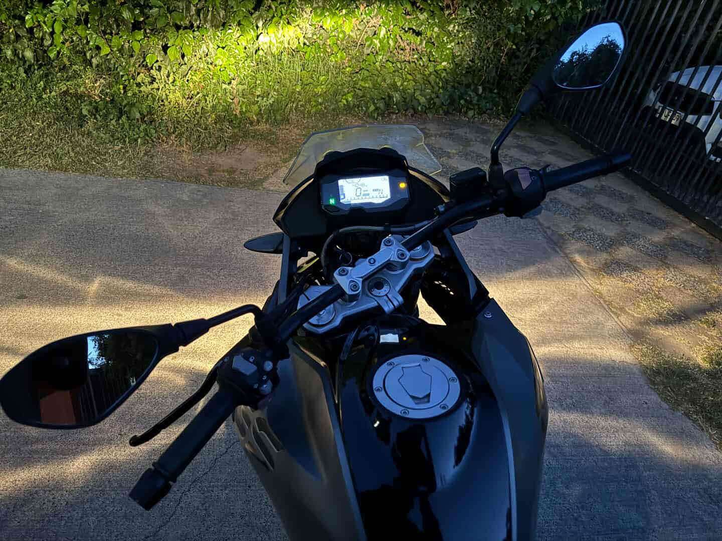 Moto BMW GS 310 negro - miniatura 5