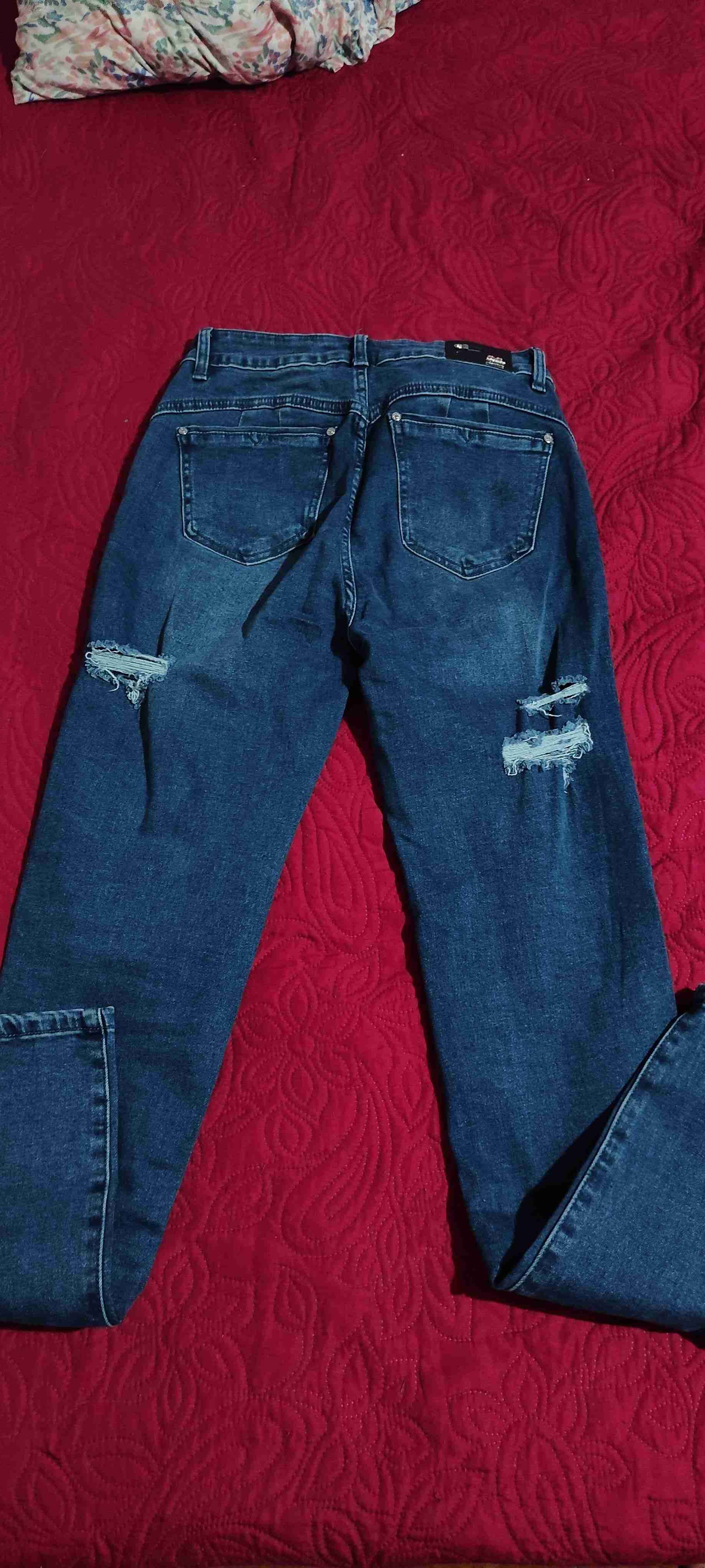 Jeans azules con roturas