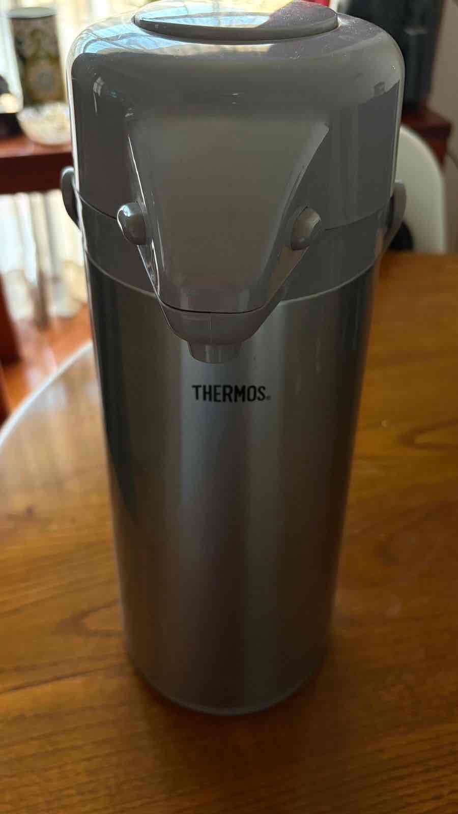 Termo metálico Thermos gris 2,5L