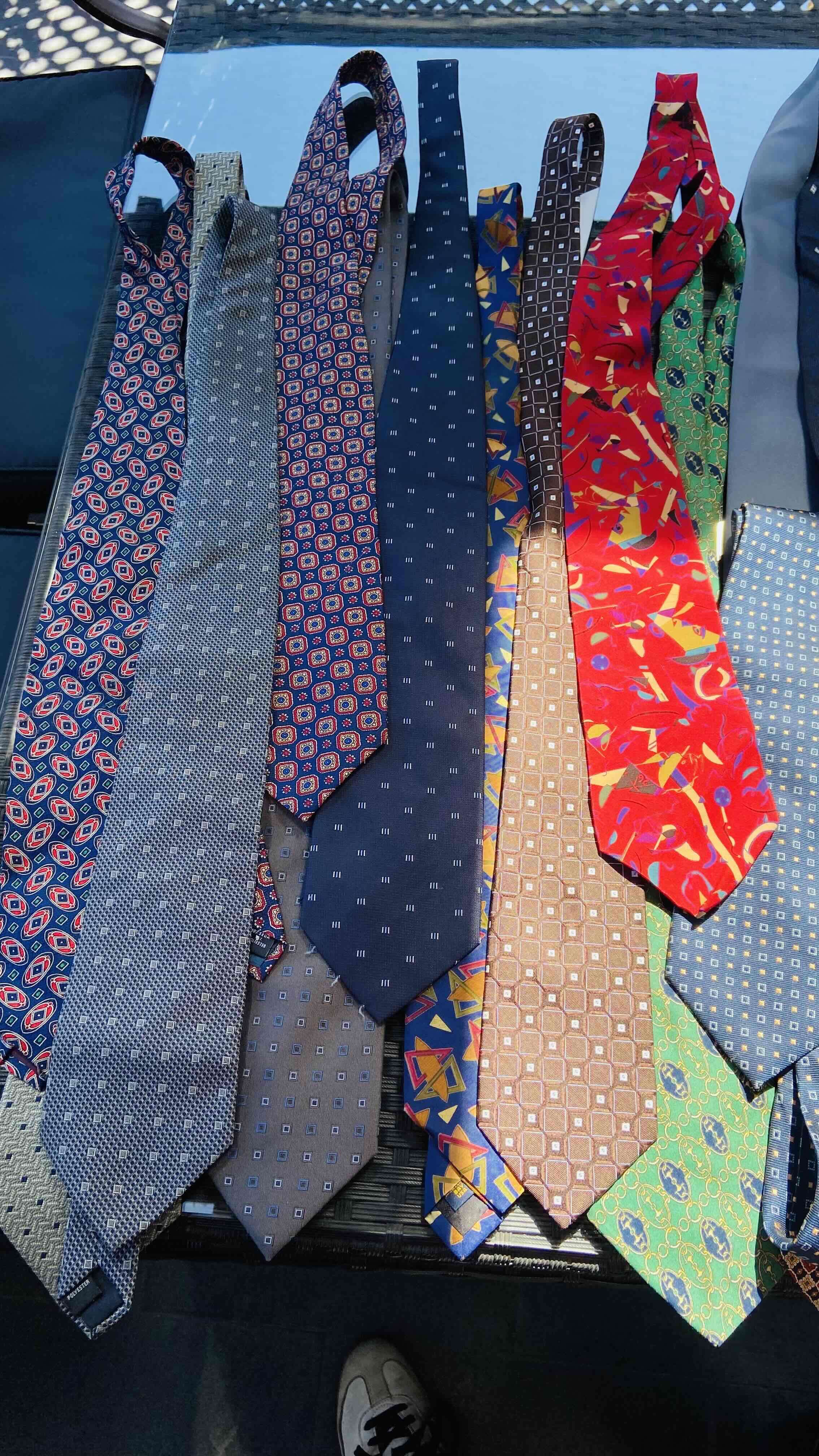 Lote de corbatas variadas