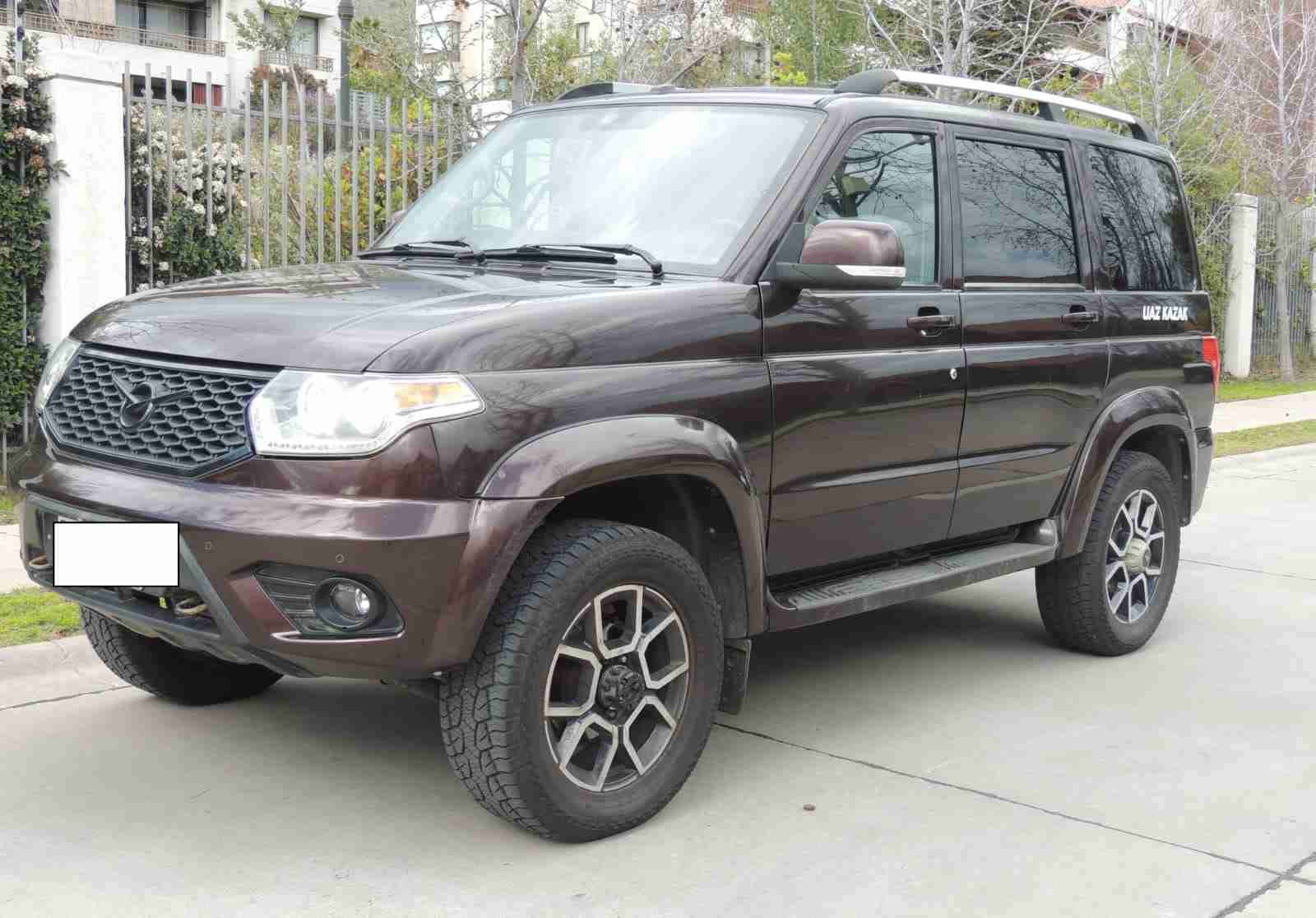 Camioneta SUV UAZ Kazak marrón