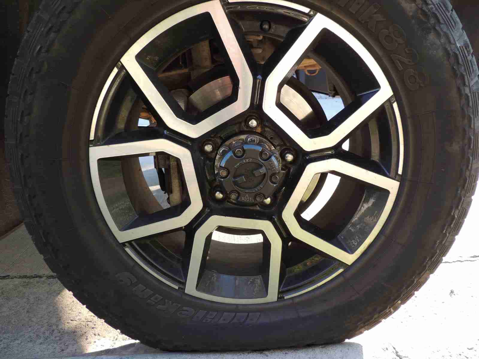 Camioneta SUV UAZ Kazak marrón - miniatura 5