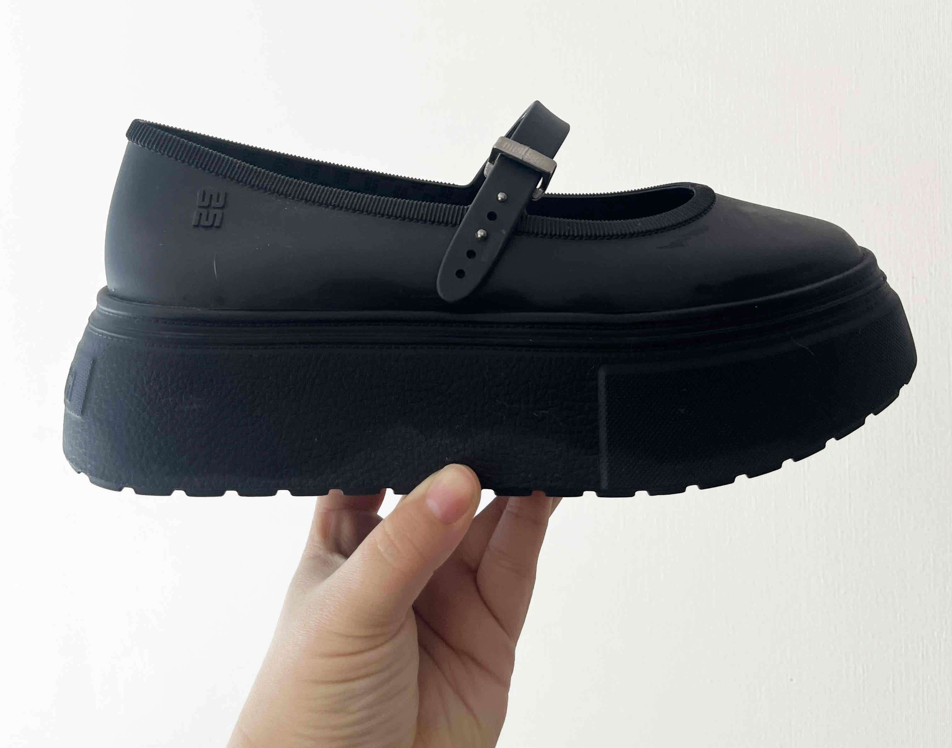 Zapatos plataforma Melissa negros. - miniatura 2