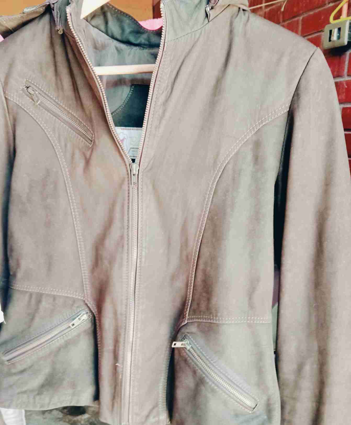 Chaqueta de cuero marron con capucha talla40 - miniatura 3