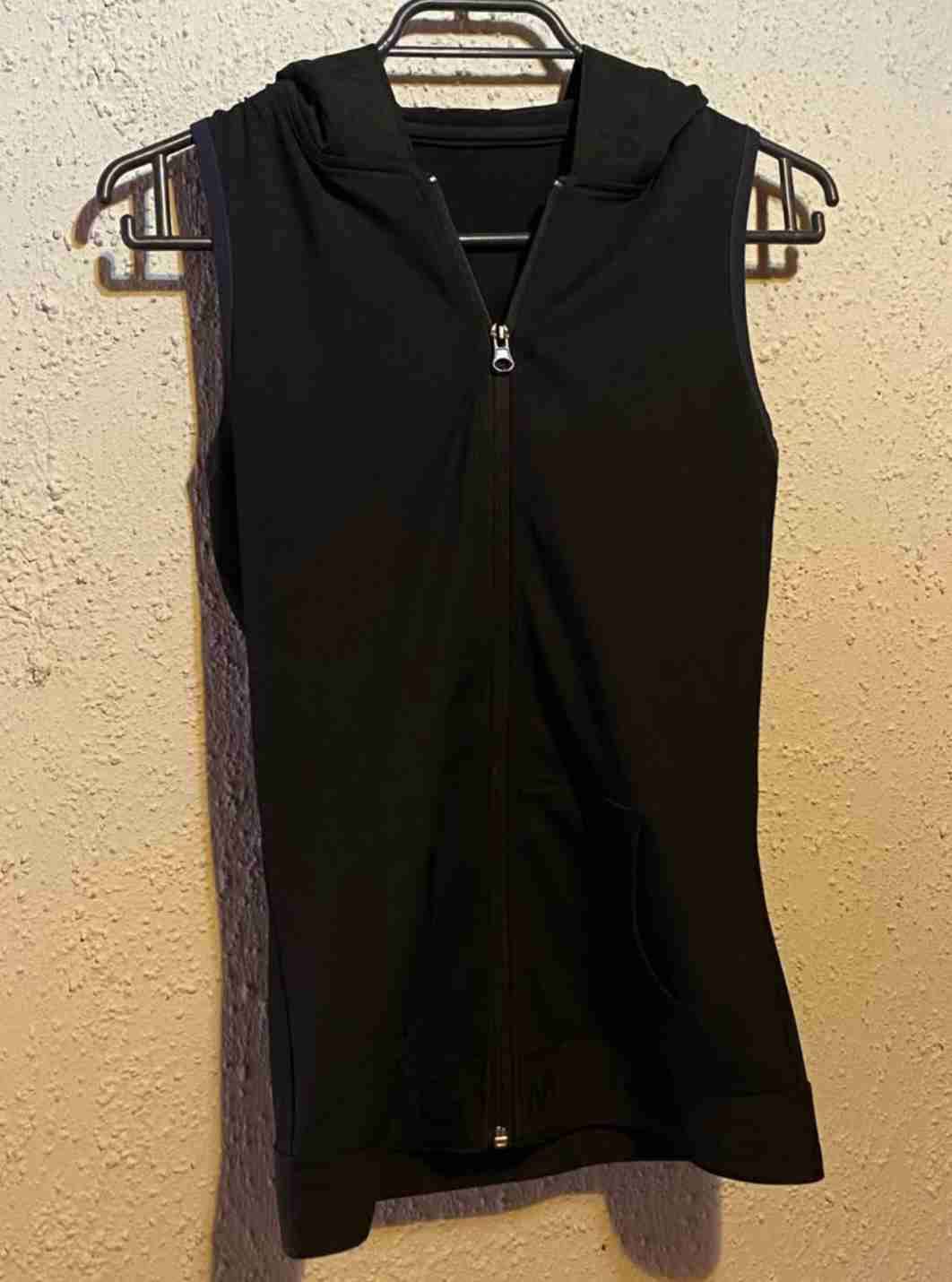 Poleron deportivo negro con capucha talla S