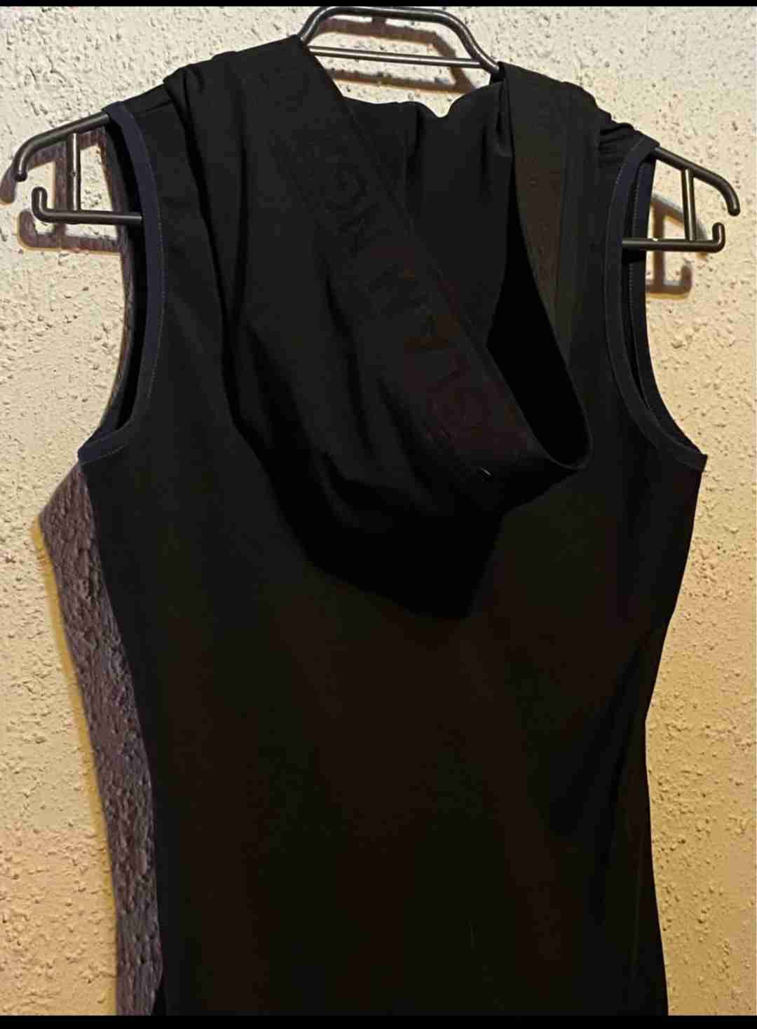 Poleron deportivo negro con capucha talla S - miniatura 2