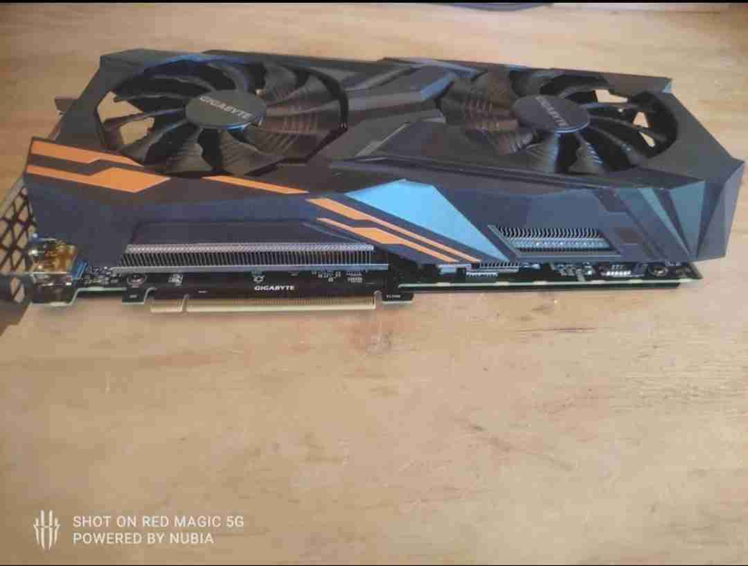 Tarjeta gráfica Gigabyte Radeon RX Vega 64 - miniatura 2