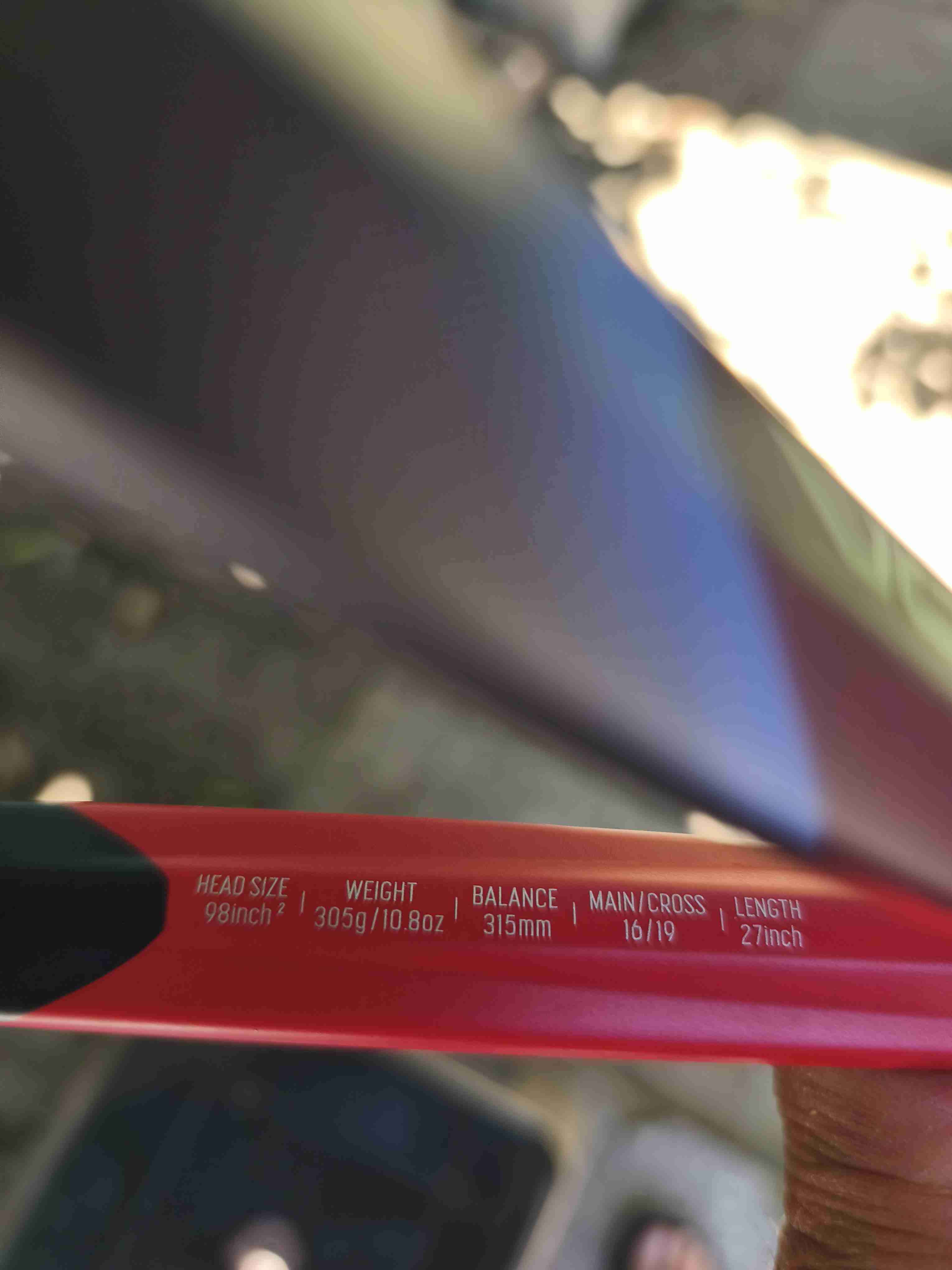 Vendo Raqueta de Tenis Yonex Vcore 98 305 grs. - miniatura 4