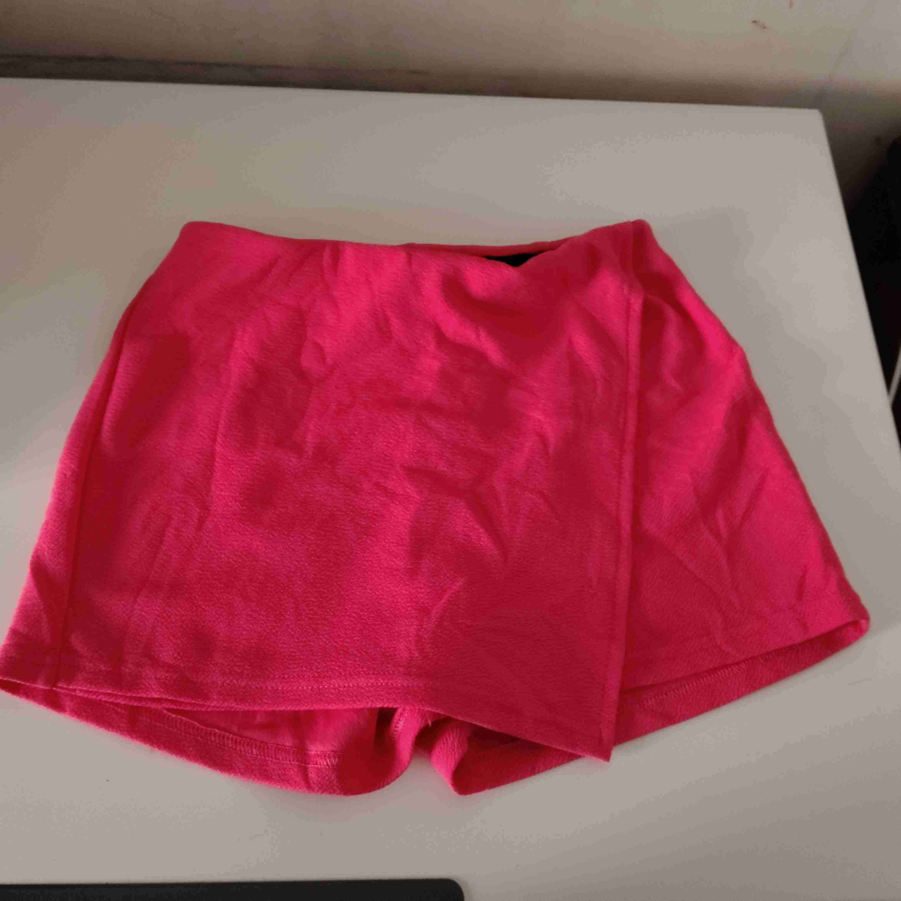 Short fucsia para mujer - miniatura 2