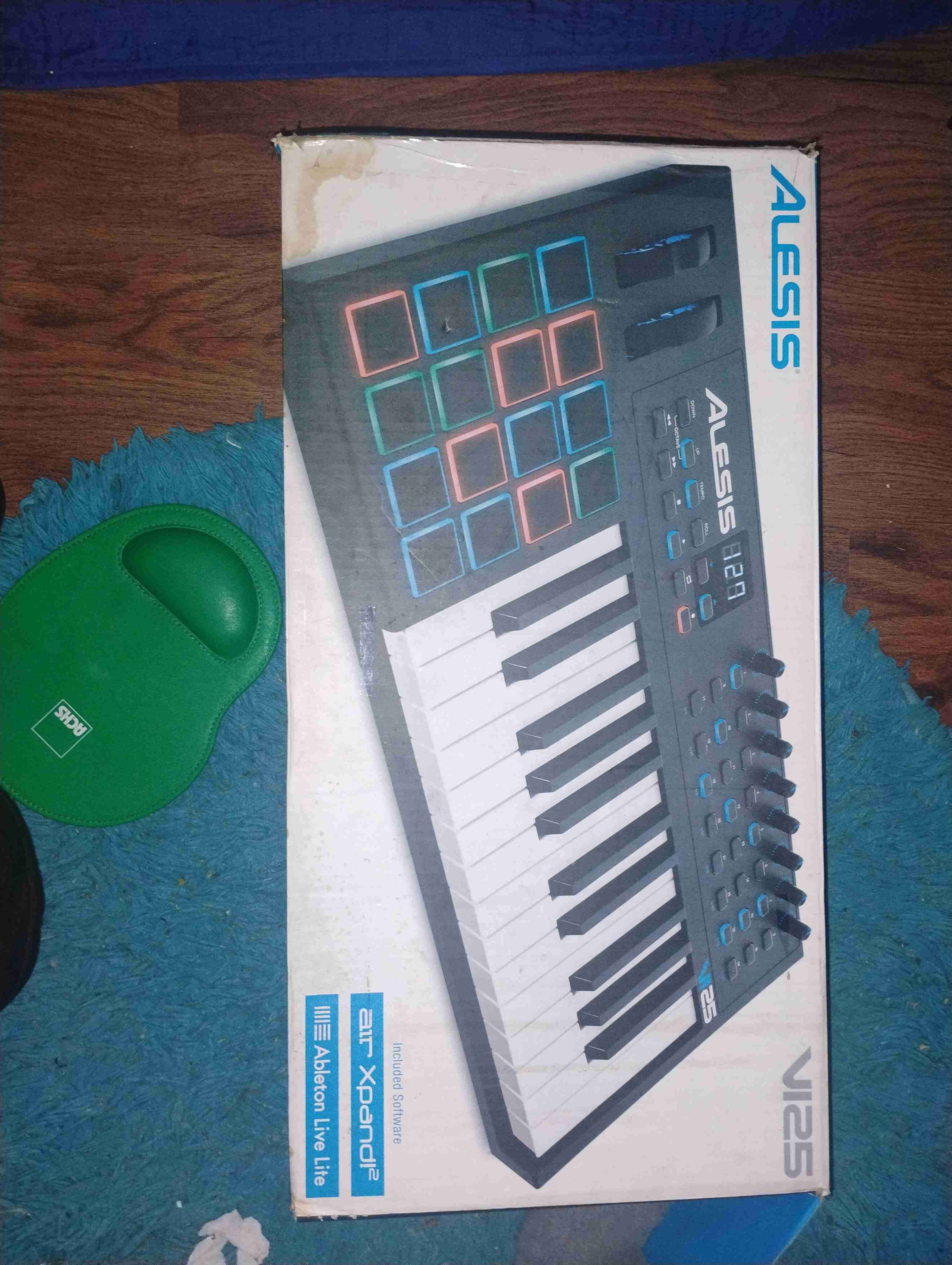 Controlador MIDI Alesis V25