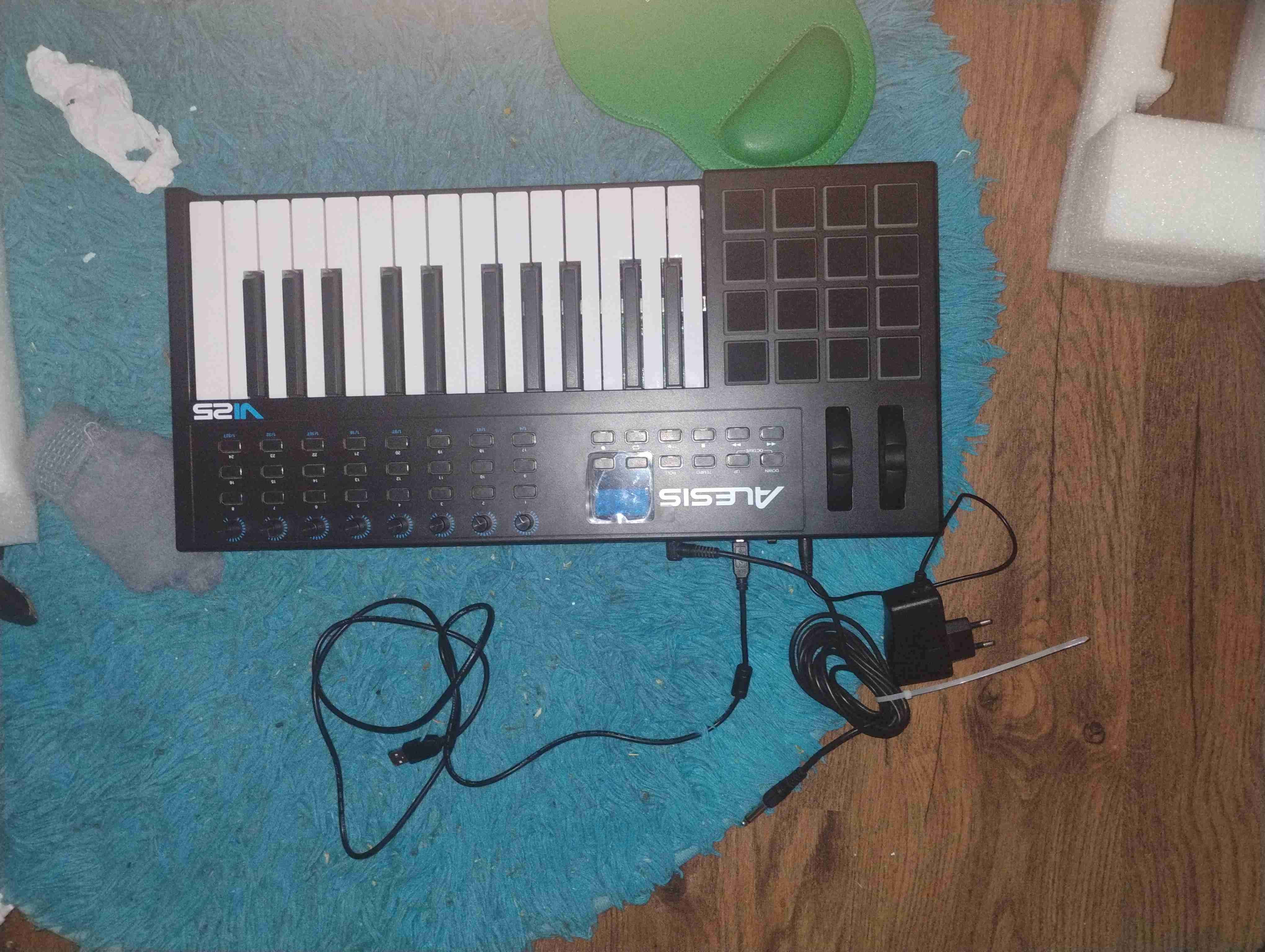 Controlador MIDI Alesis V25 - miniatura 2