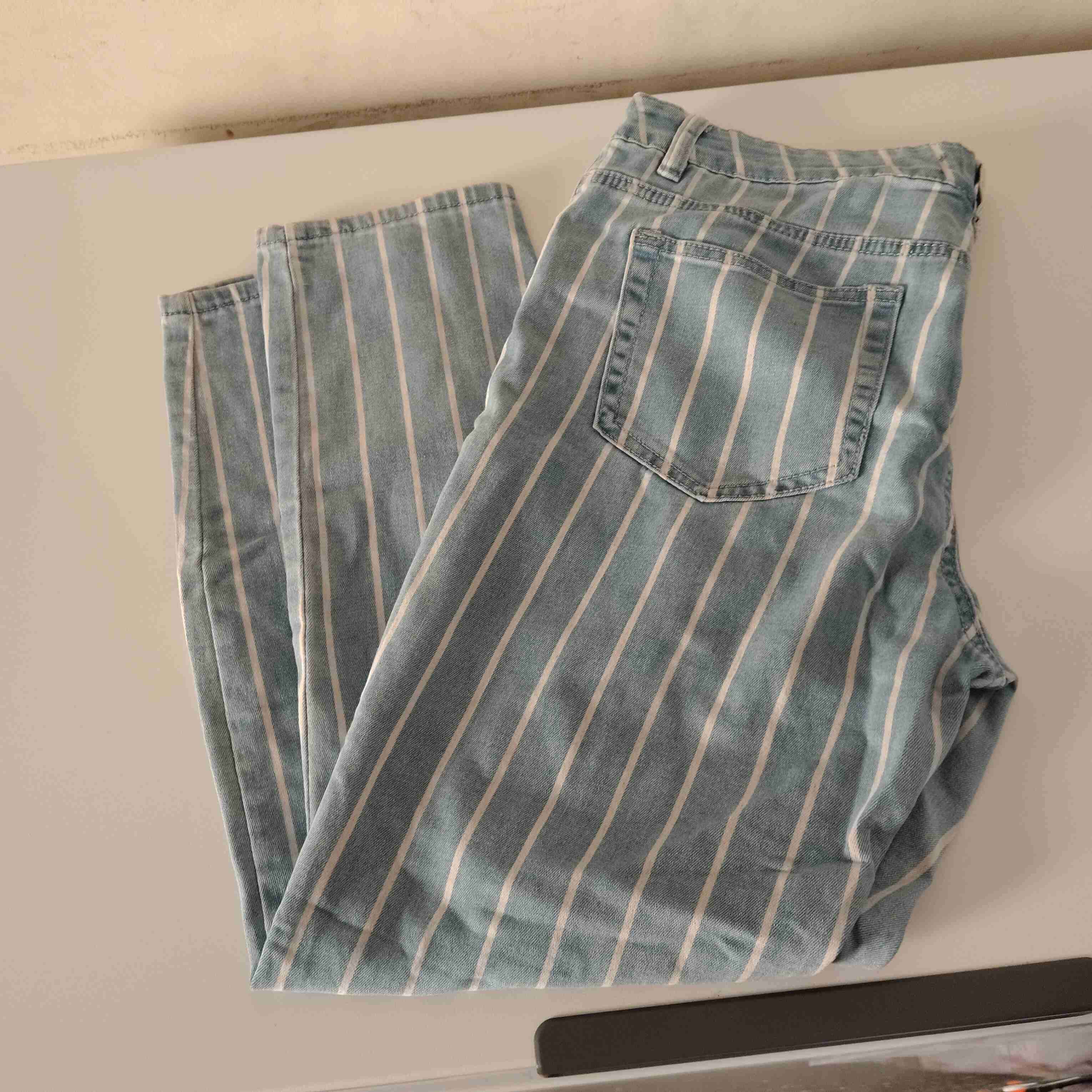 Jeans azules de rayas