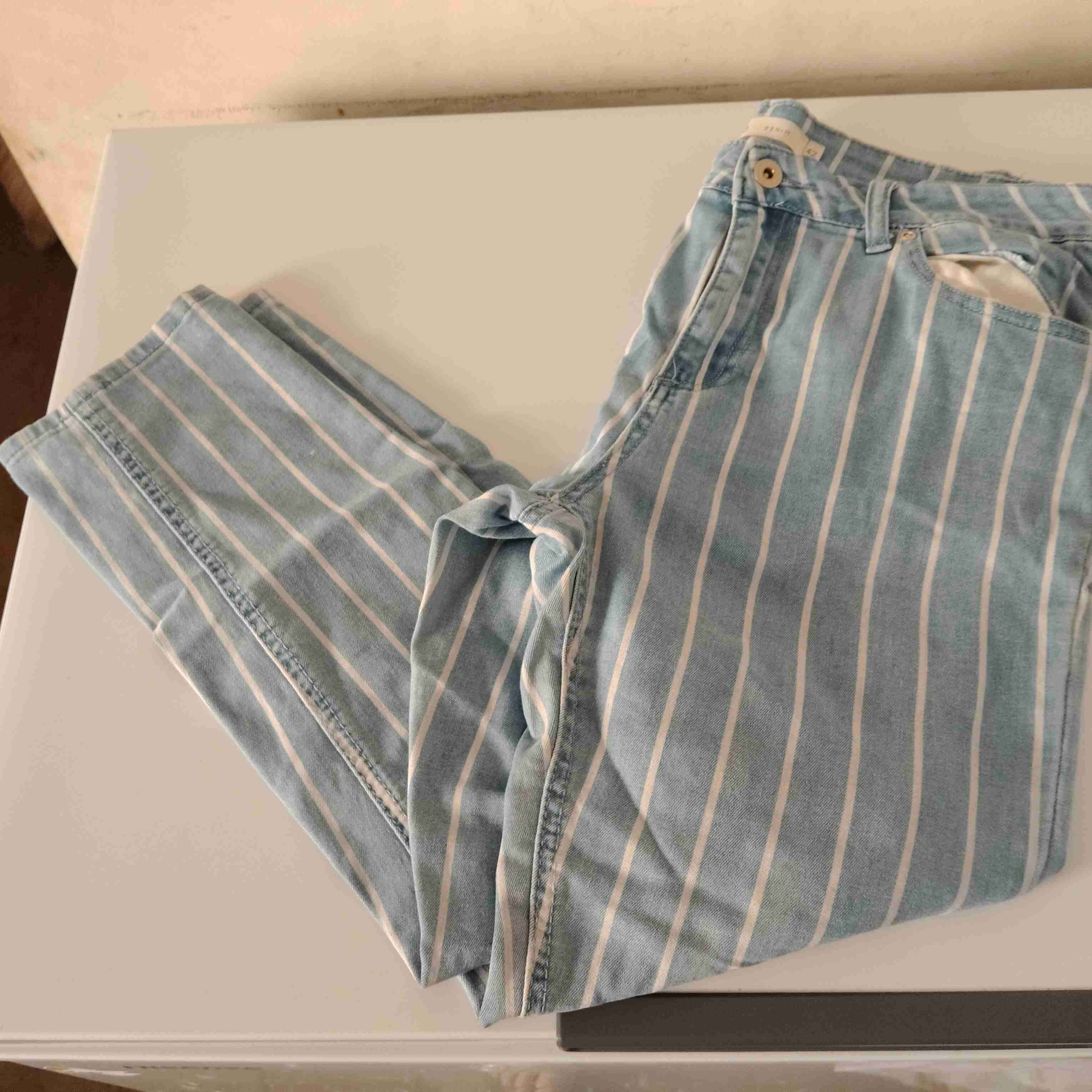 Jeans azules de rayas - miniatura 2