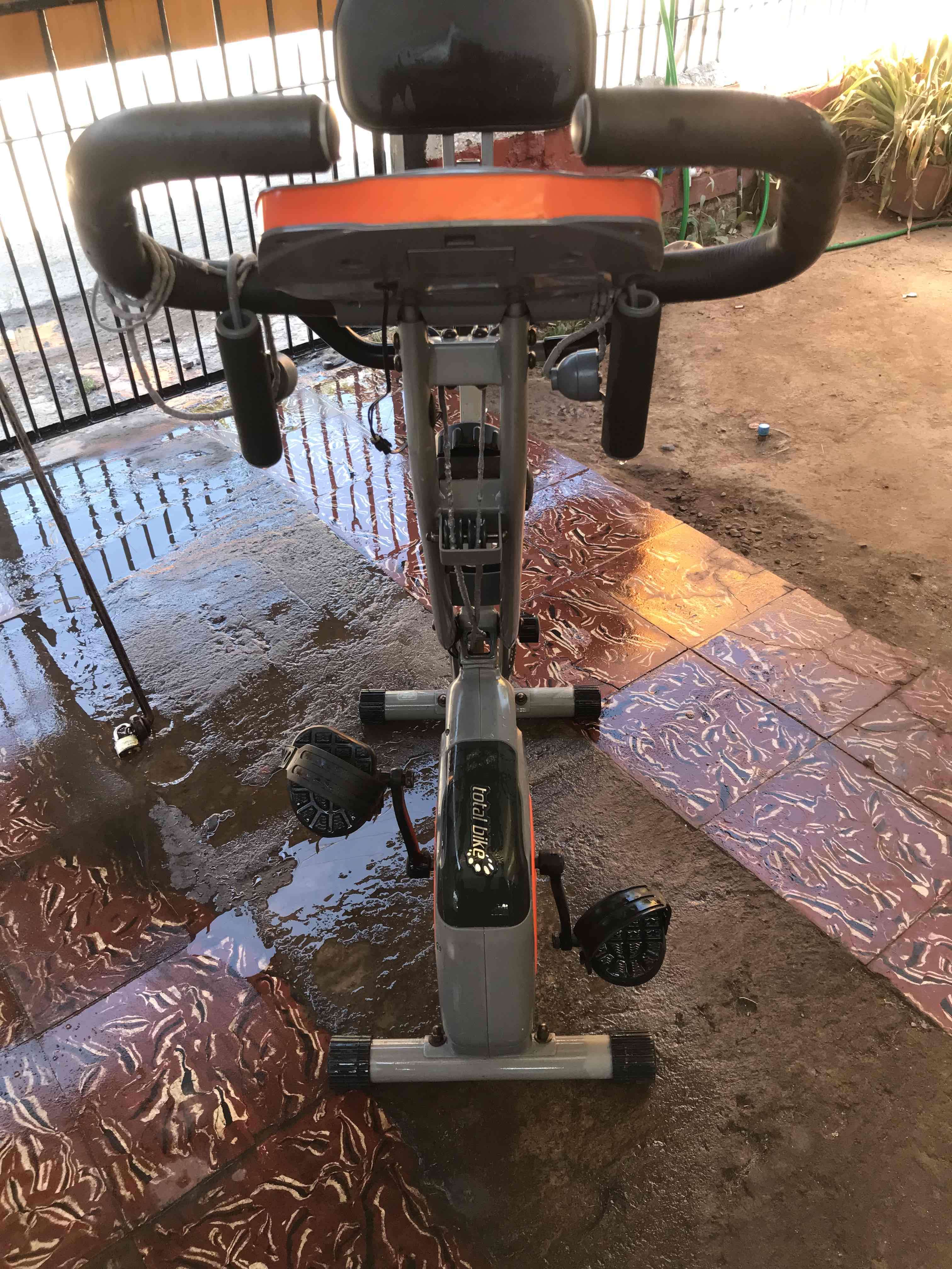 Bicicleta estática usada - miniatura 5