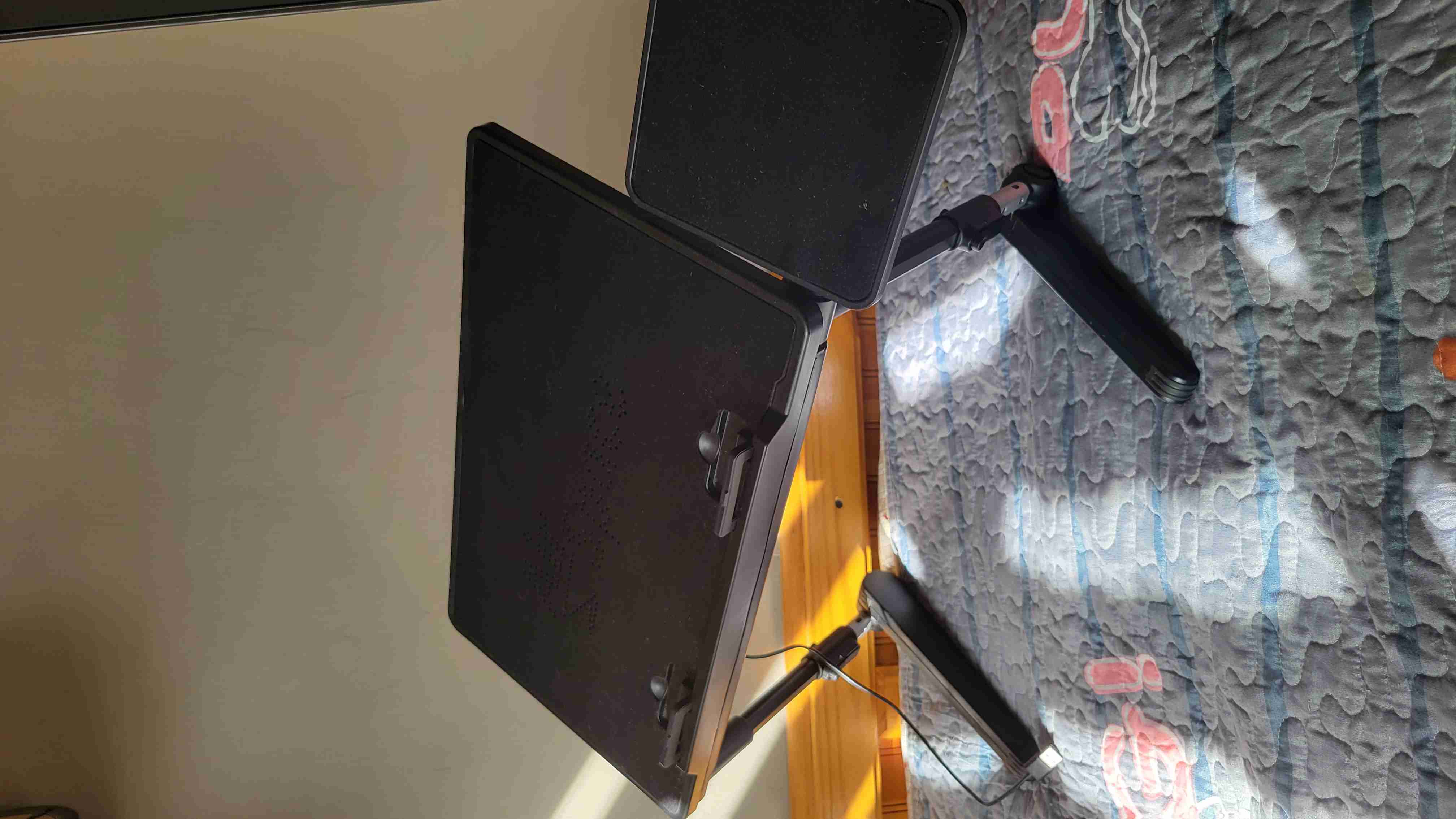 Mesa plegable para notebook con ventilador