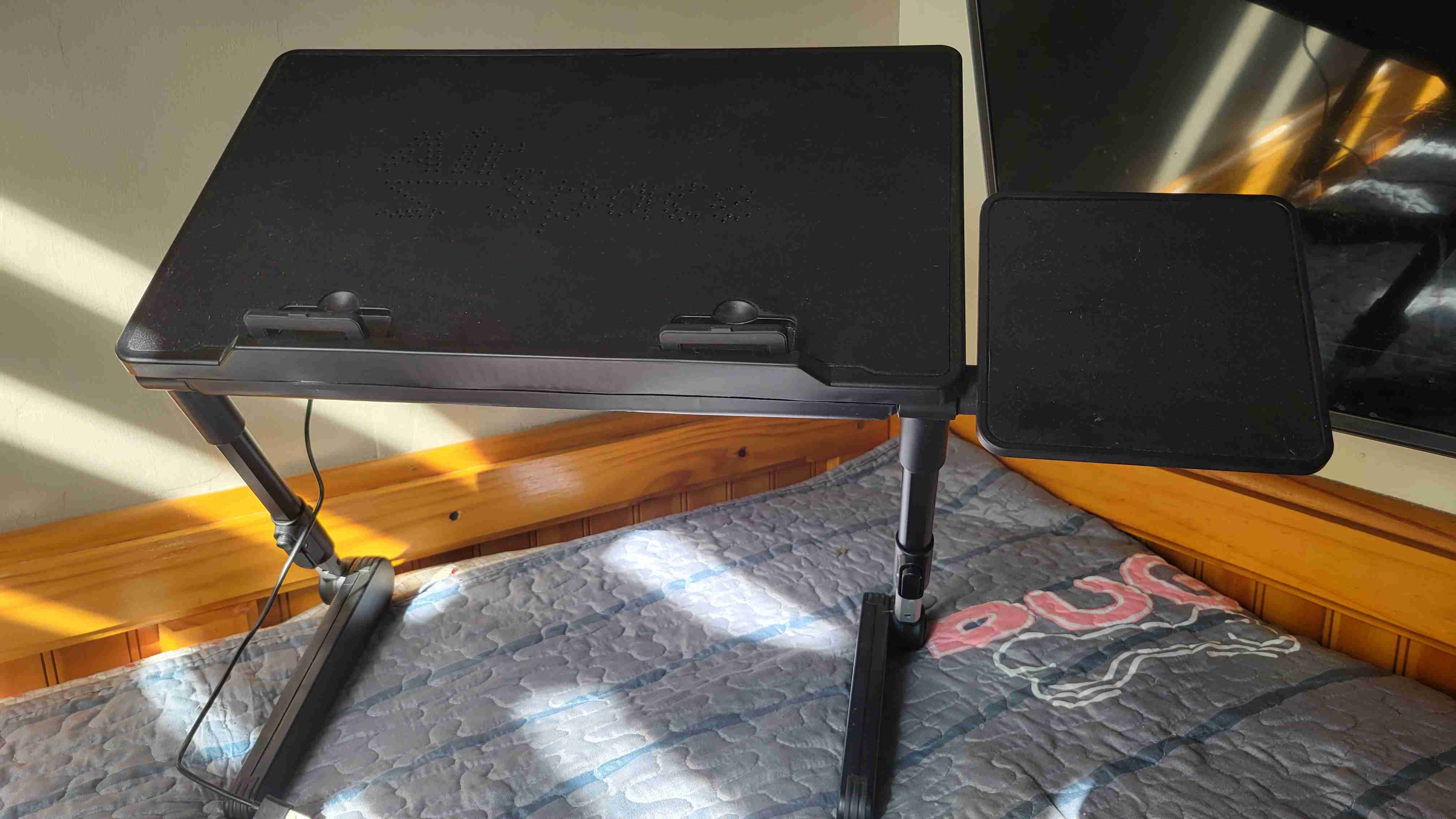 Mesa plegable para notebook con ventilador - miniatura 2