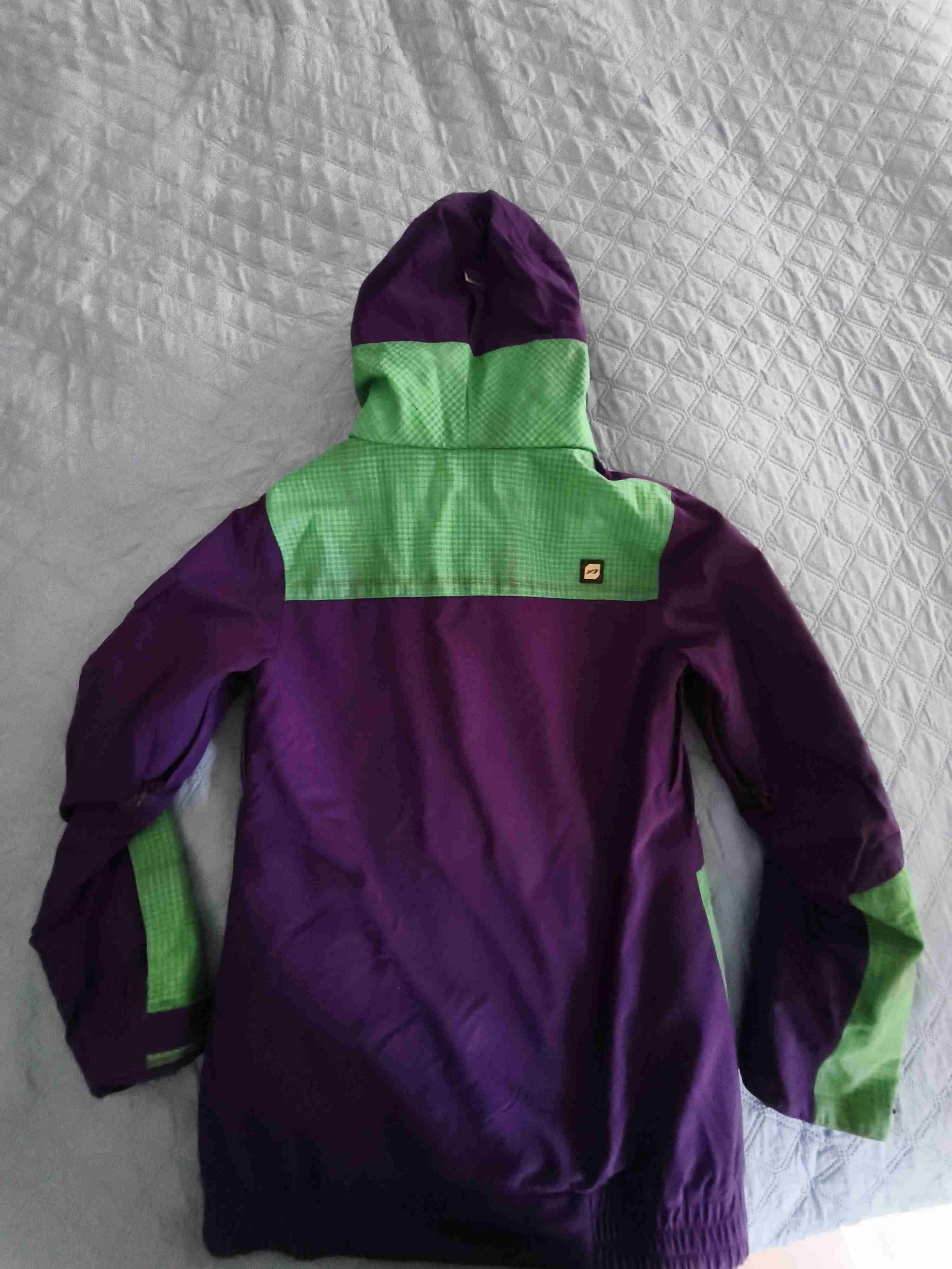 Chaqueta impermeable morado y verde - miniatura 3