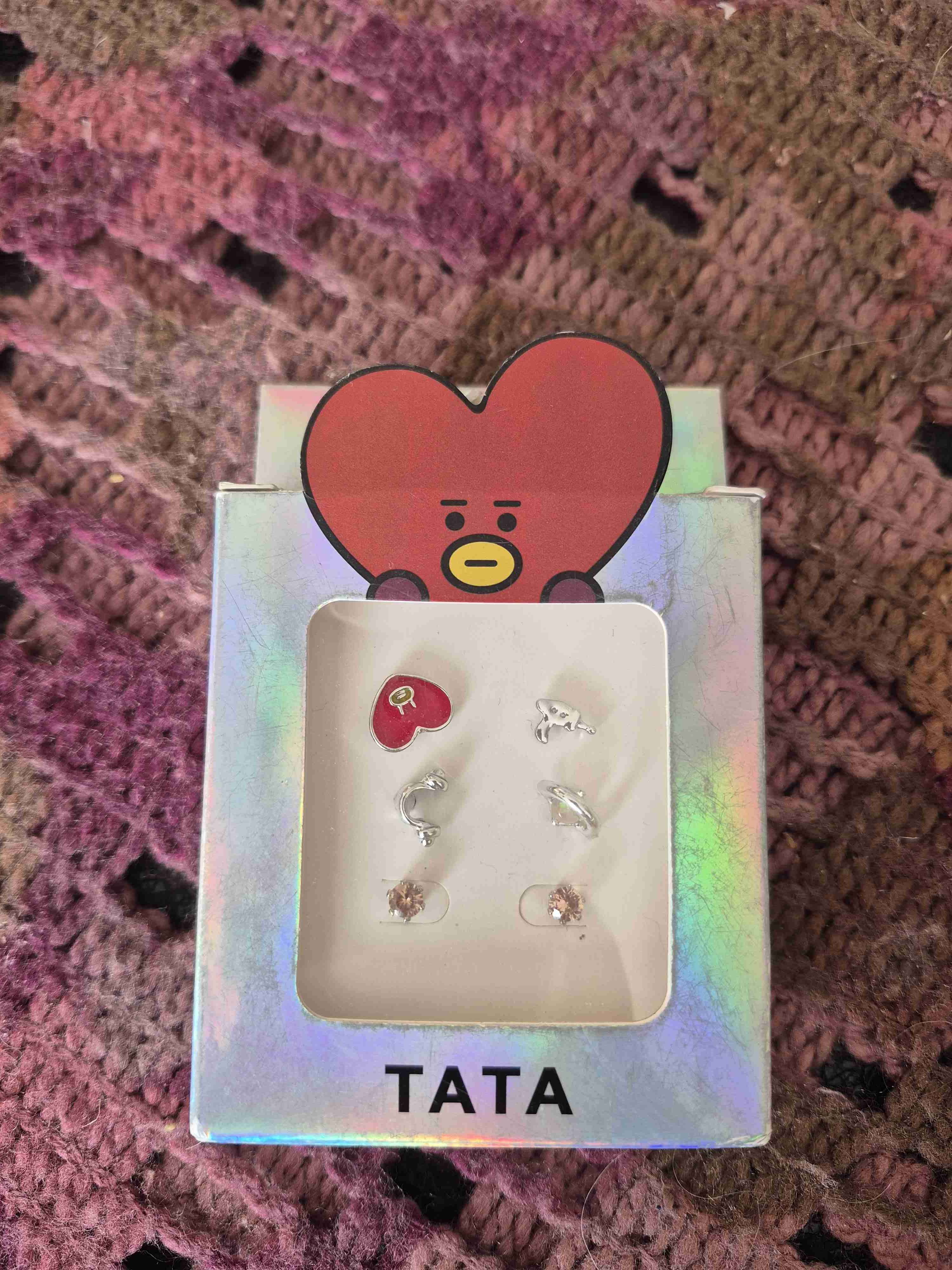 Set de pendientes BT21 TATA