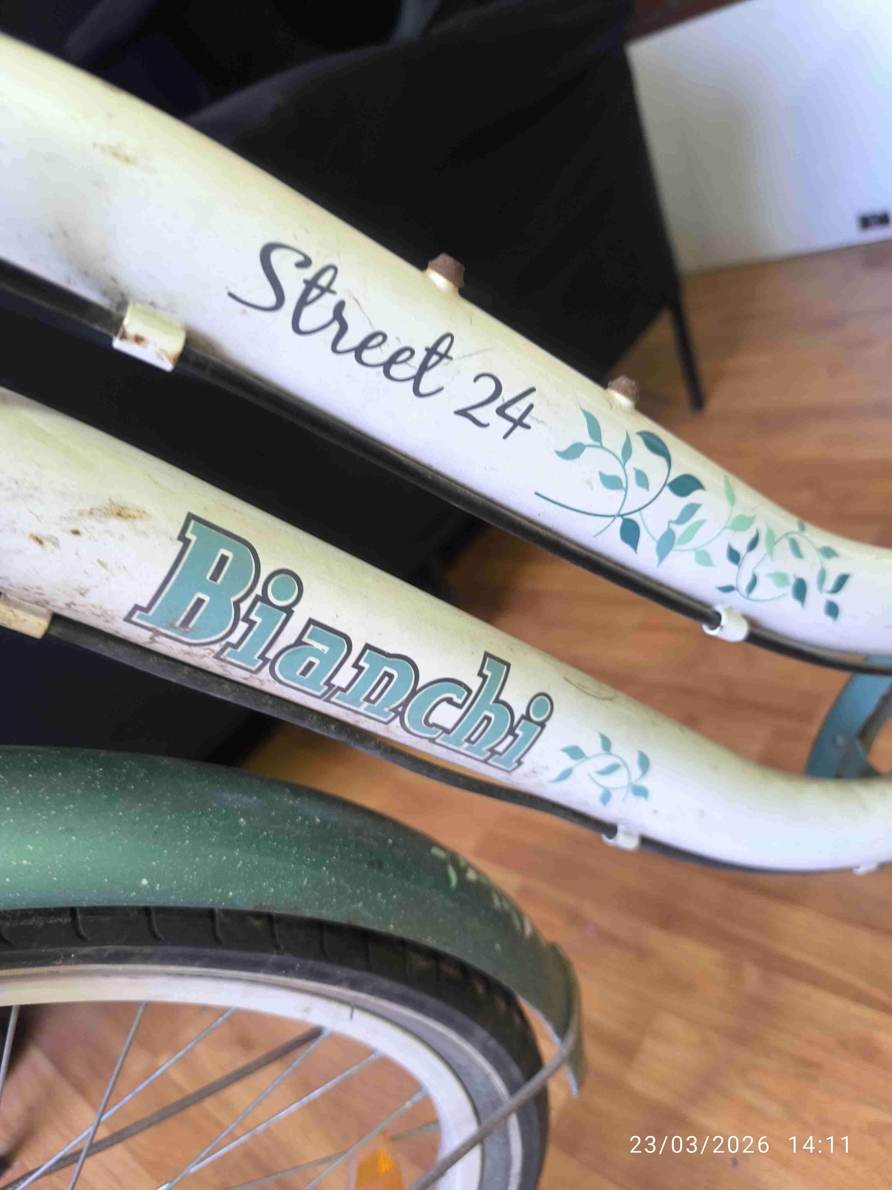 Bicicleta vintage con canasto - miniatura 2