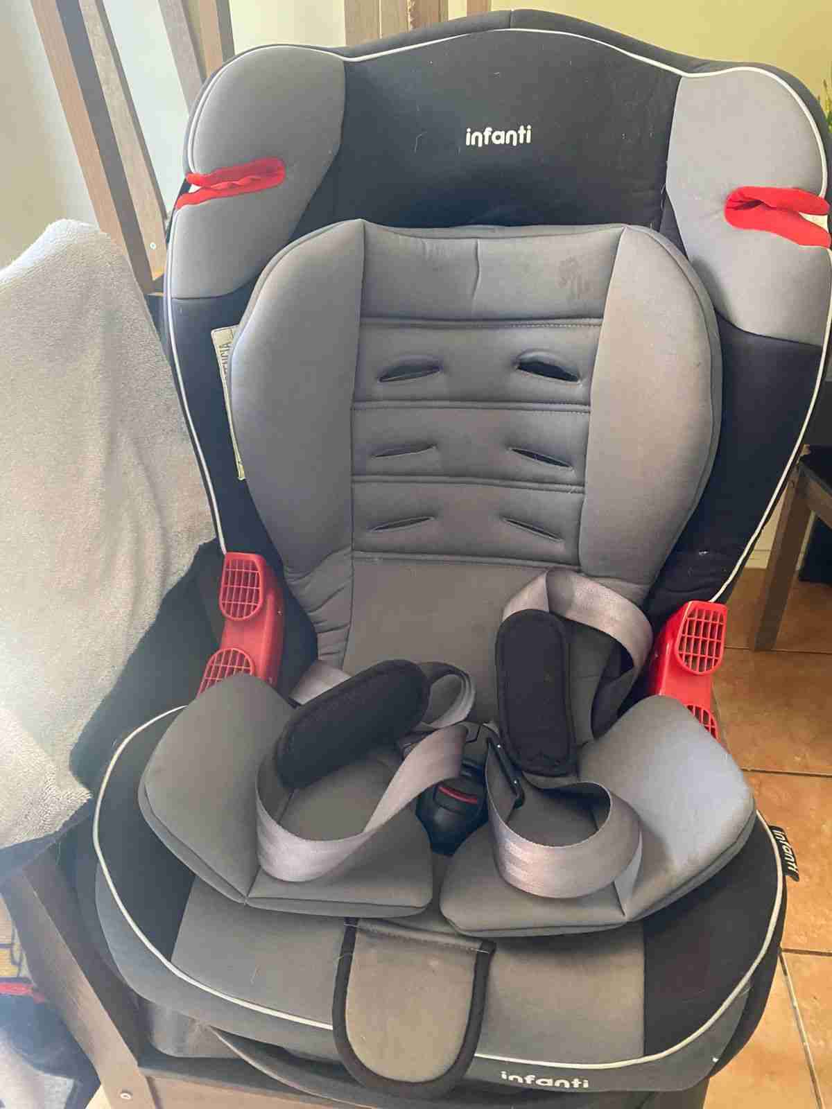 Silla de auto Infanti gris