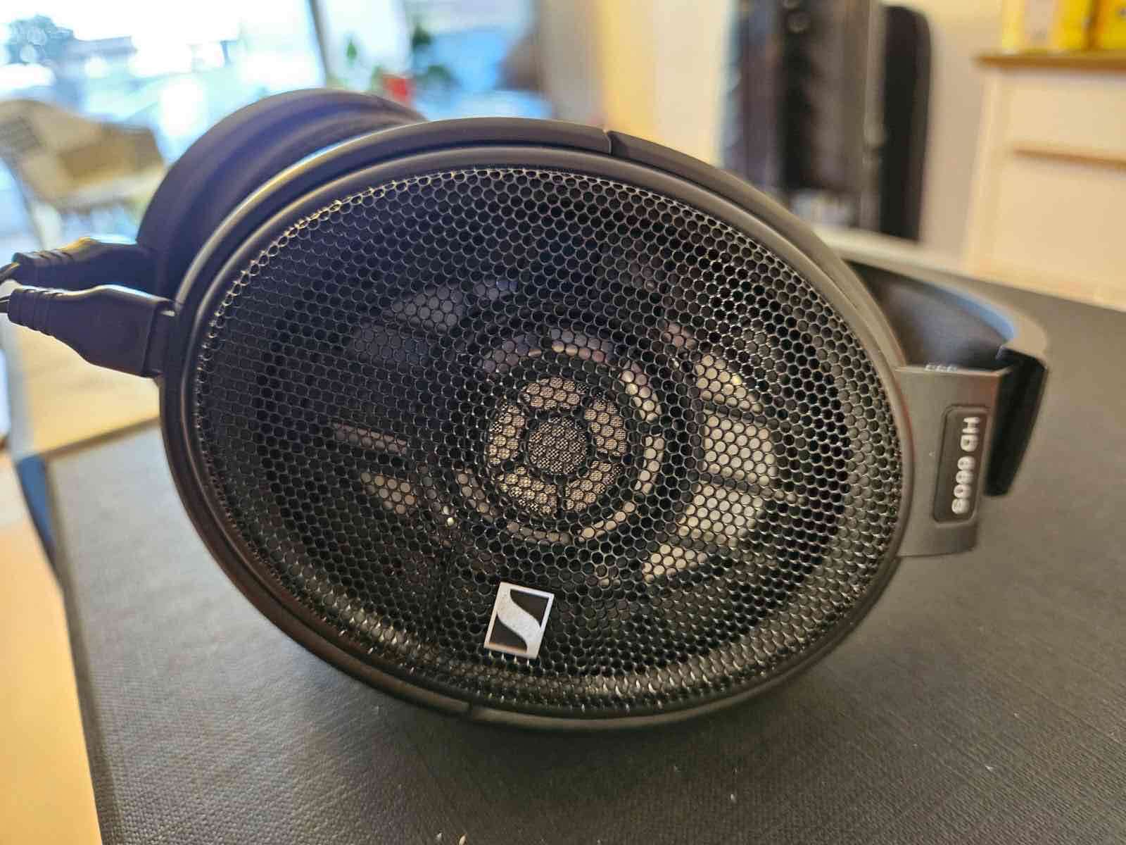 Audífonos Sennheiser Negros HD 660s - miniatura 3