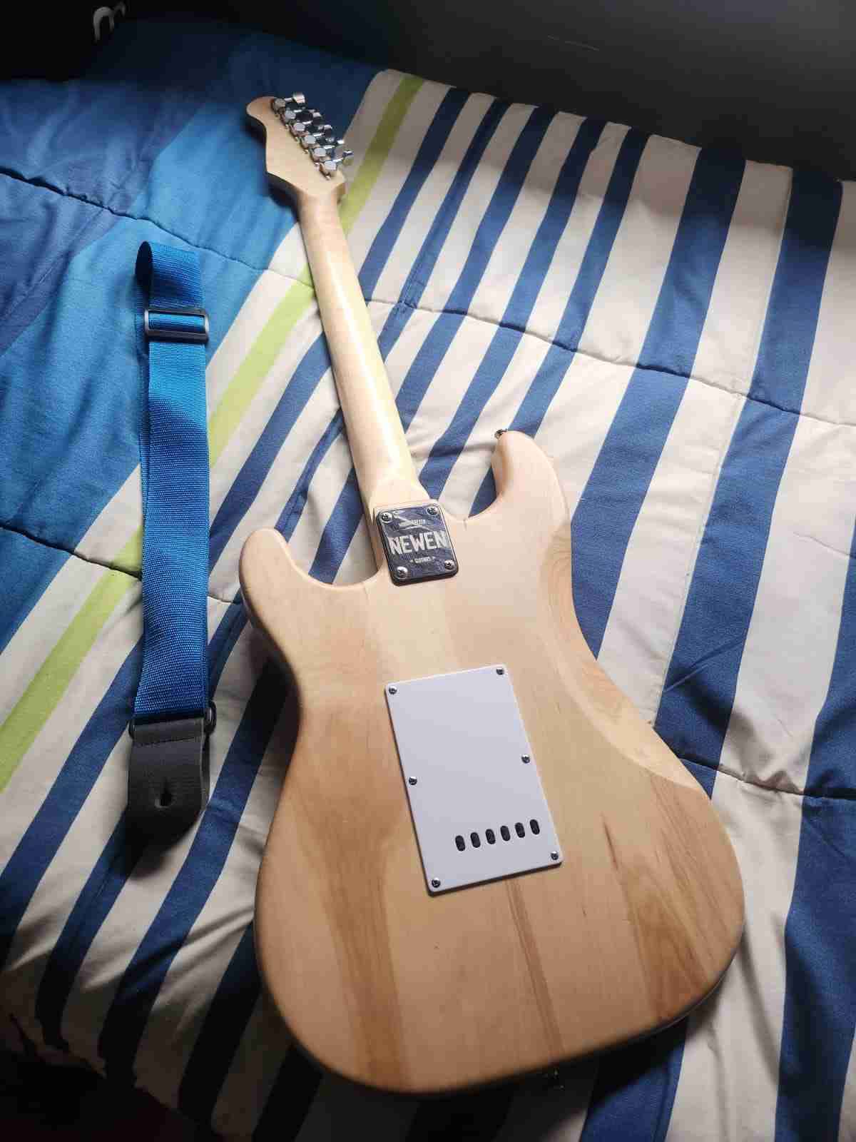 Conjun completo Guitarra Stratocaster marca Newen - miniatura 2