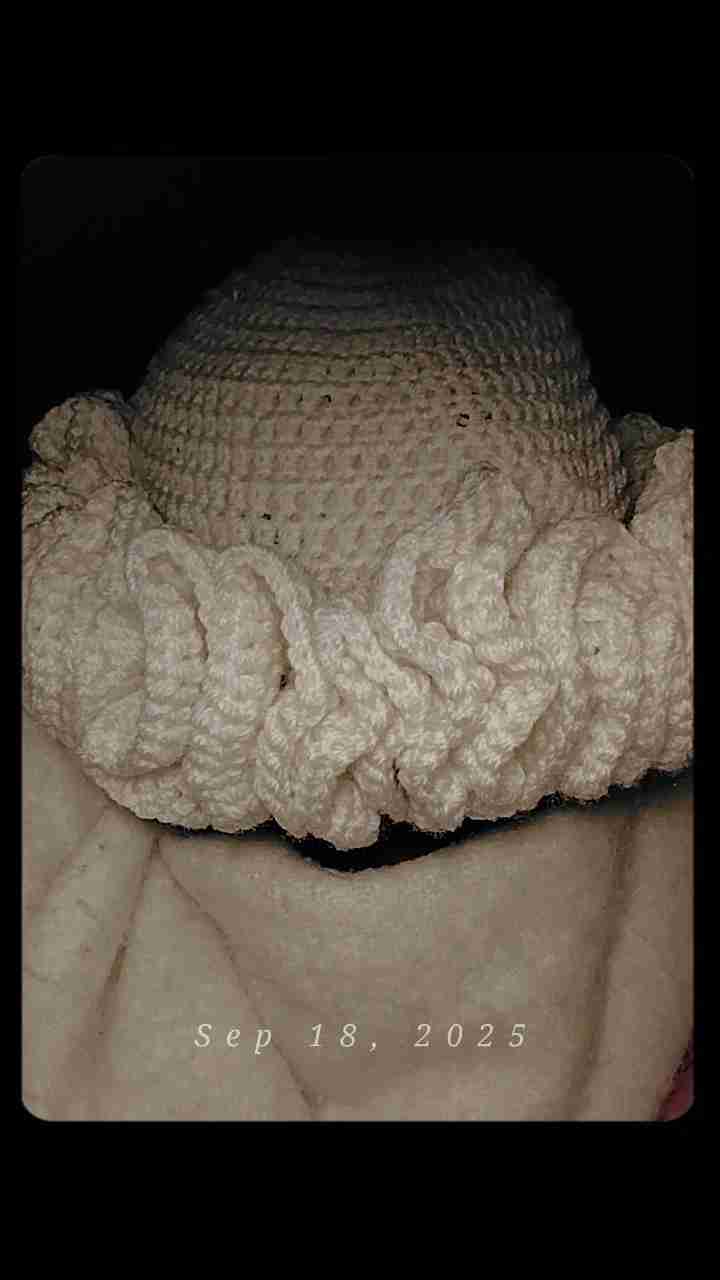 Gorro de lana rosa tejido a mano - miniatura 2