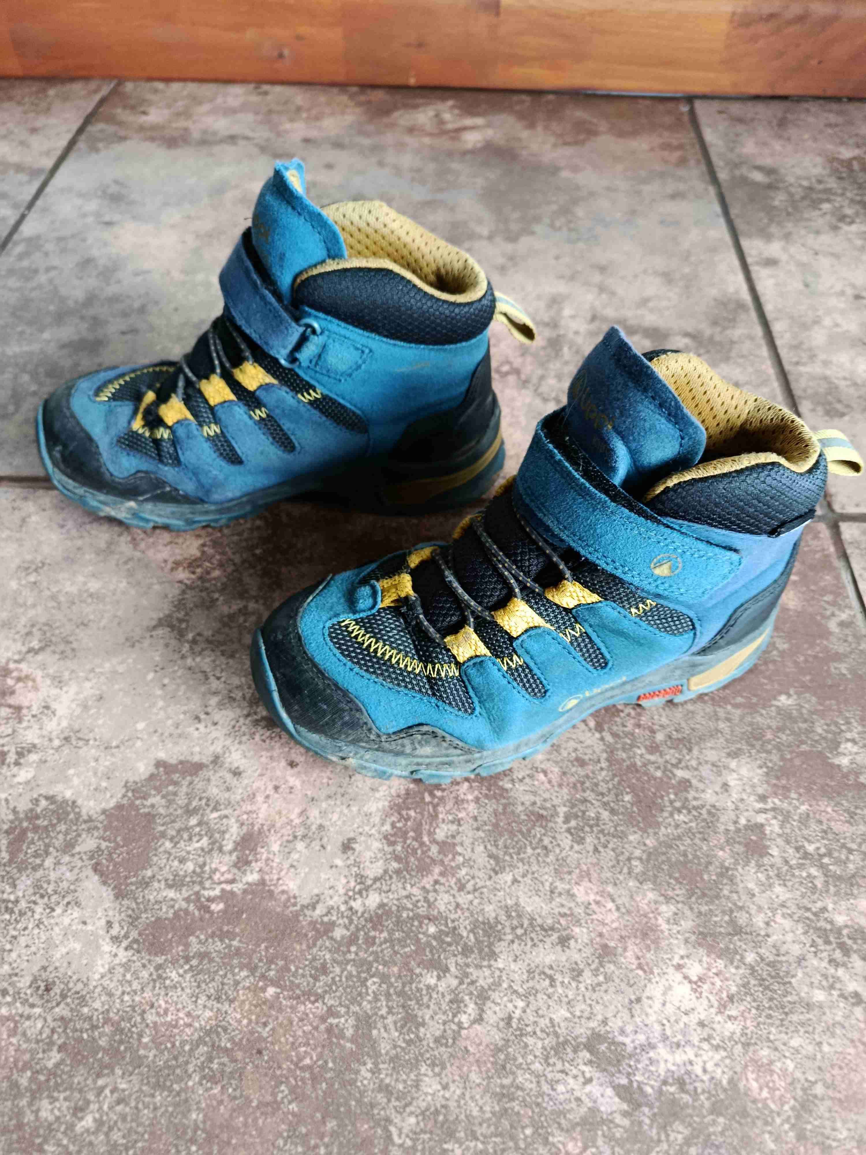 Bototos infantiles azules con velcro