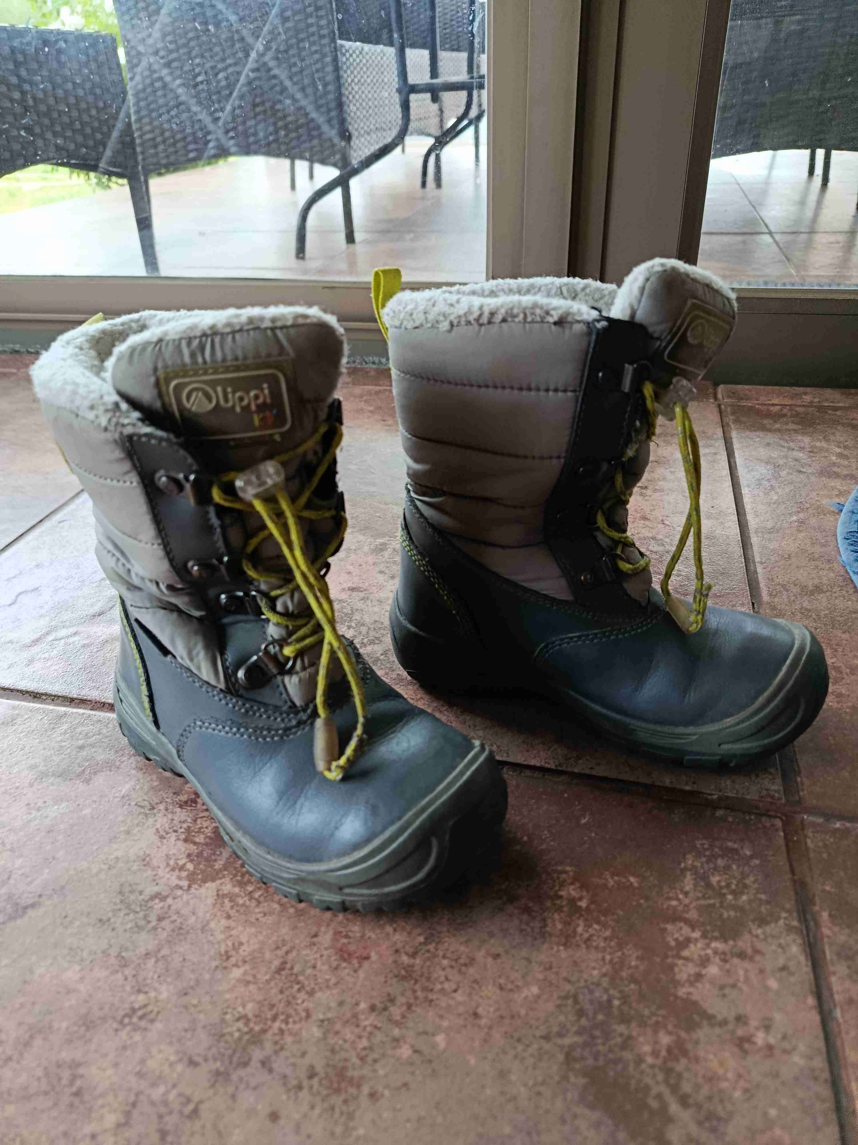 Botas infantiles de invierno grises