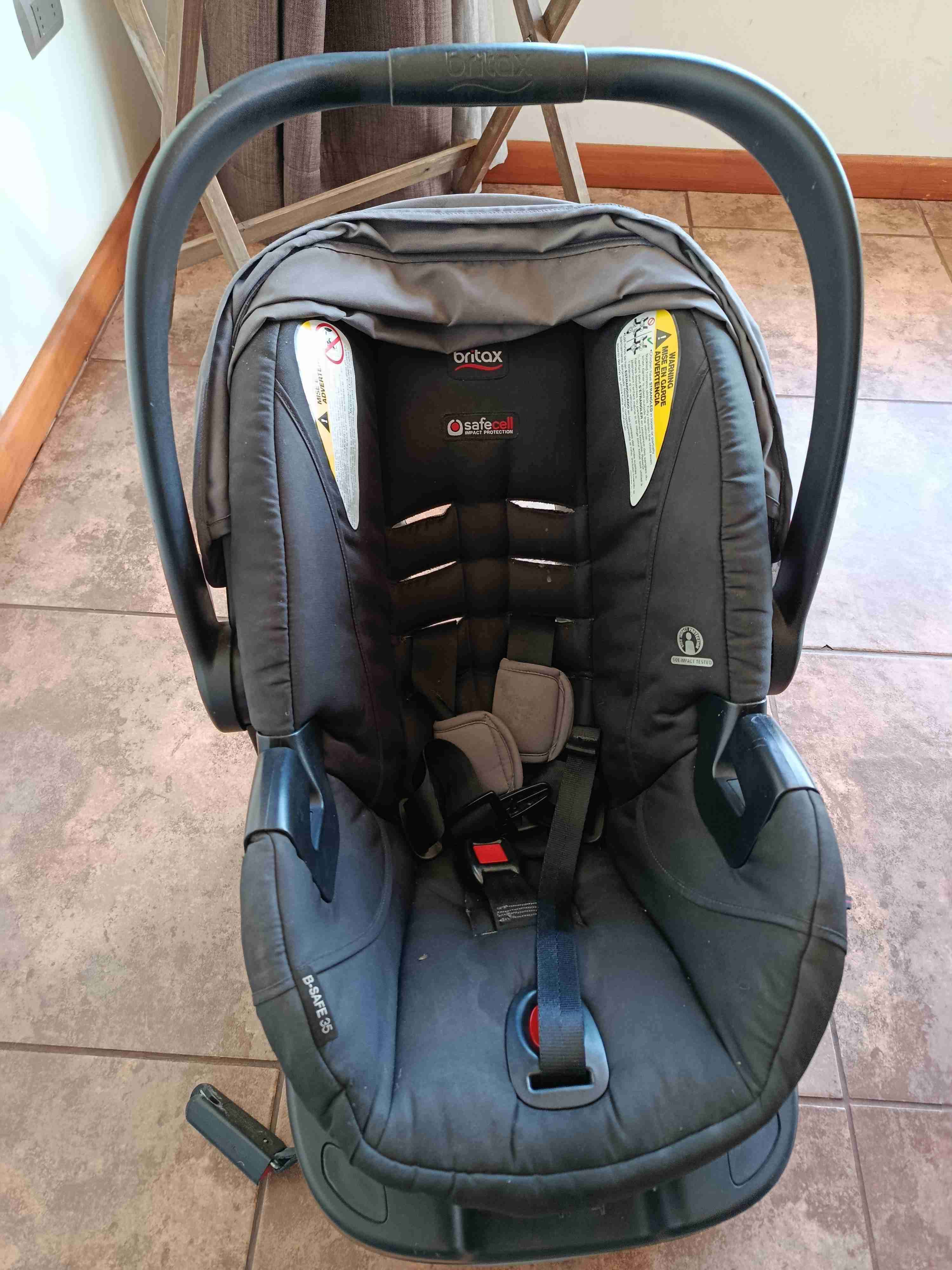 Silla de auto Britax gris