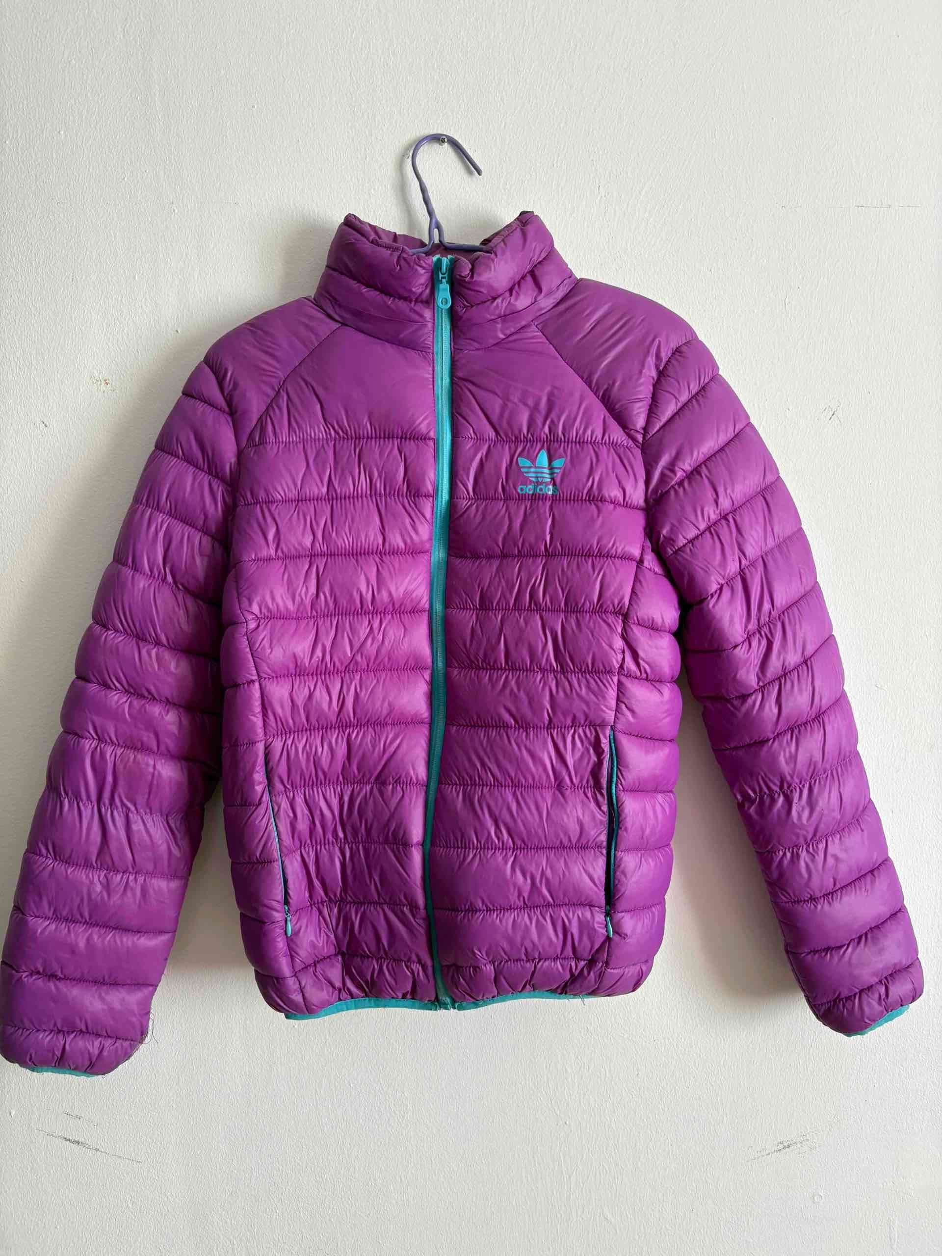 Chaqueta morada acolchada Adidas