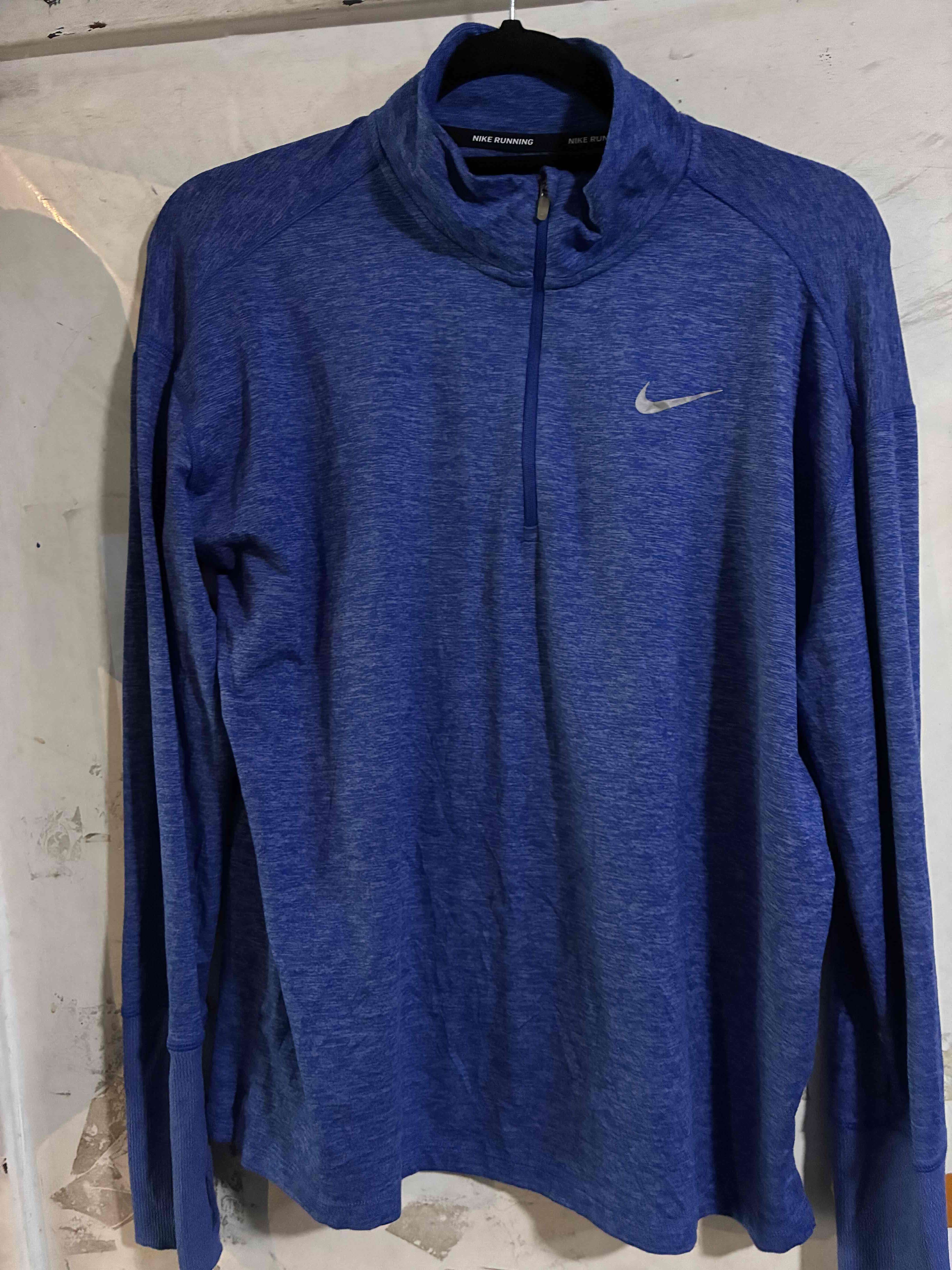 Polera deportiva Nike azul