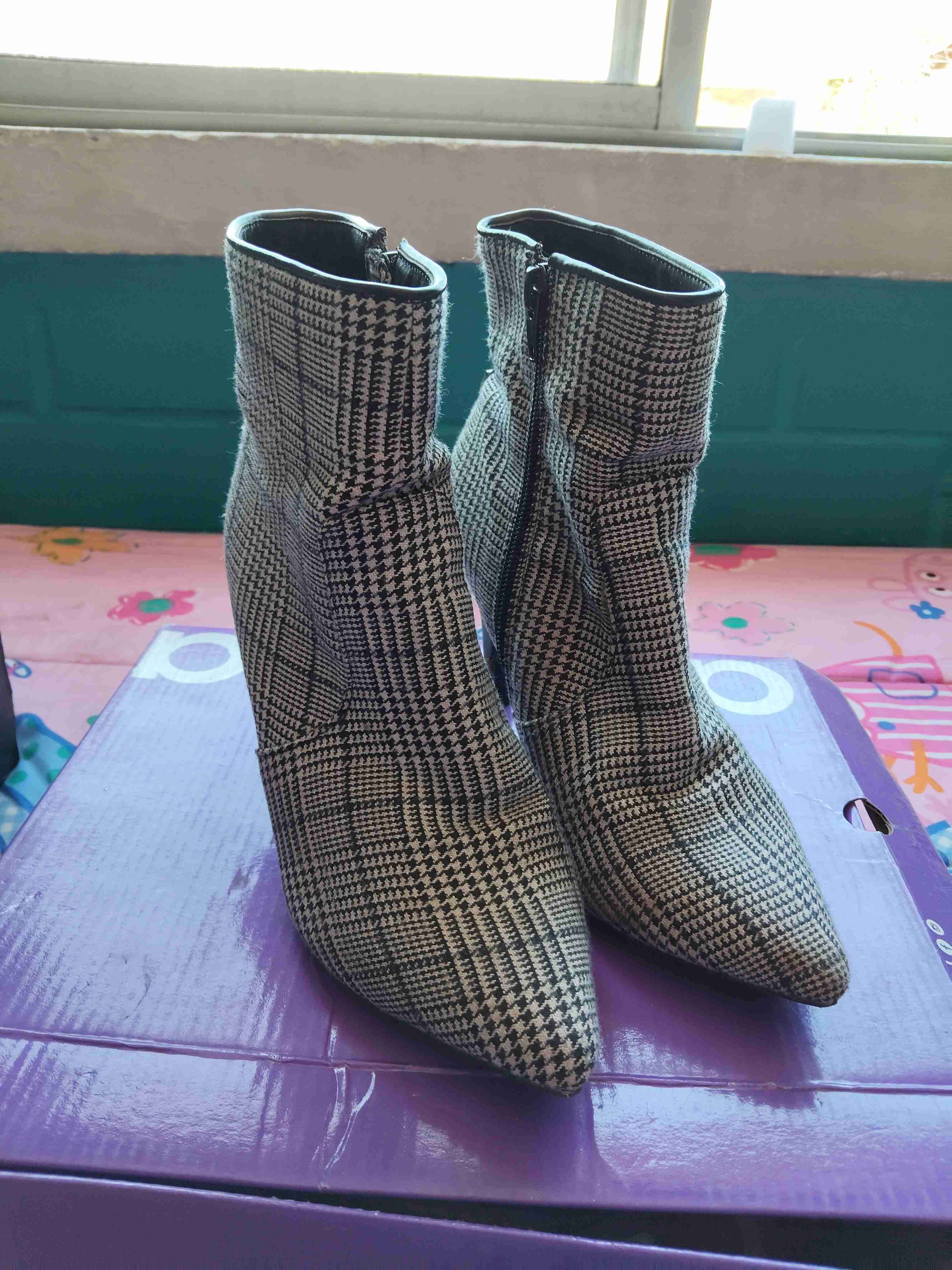 Botines de tacón con tachuelas - miniatura 3