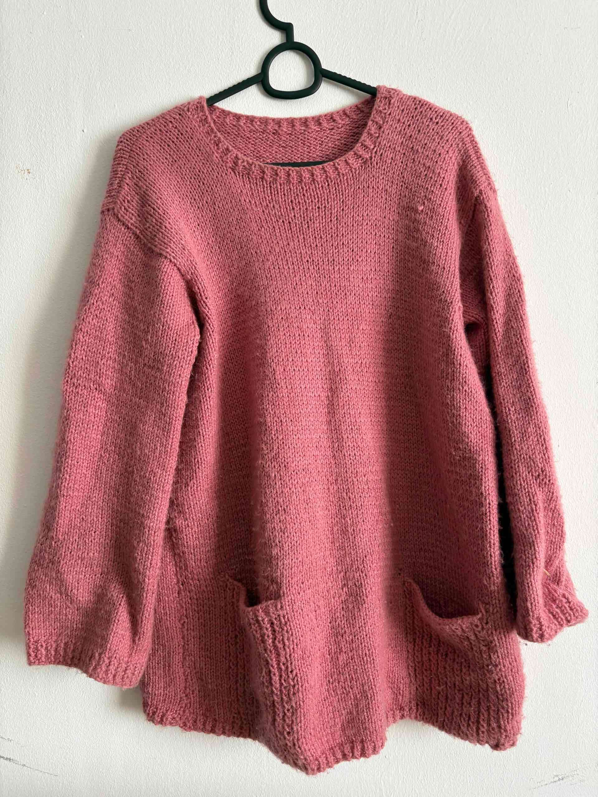 Suéter de lana rosado con bolsillos