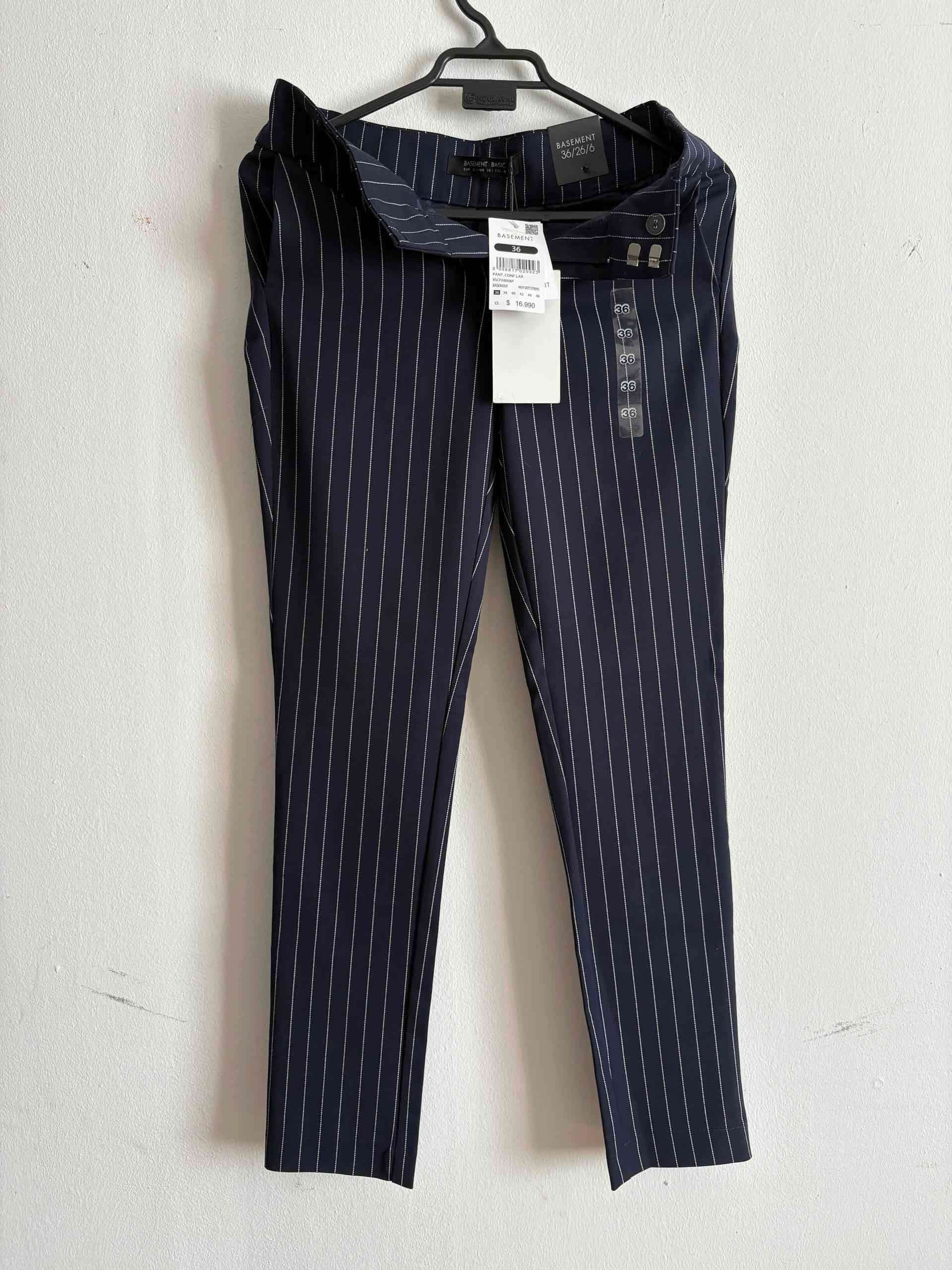 Pantalón a rayas azul oscuro