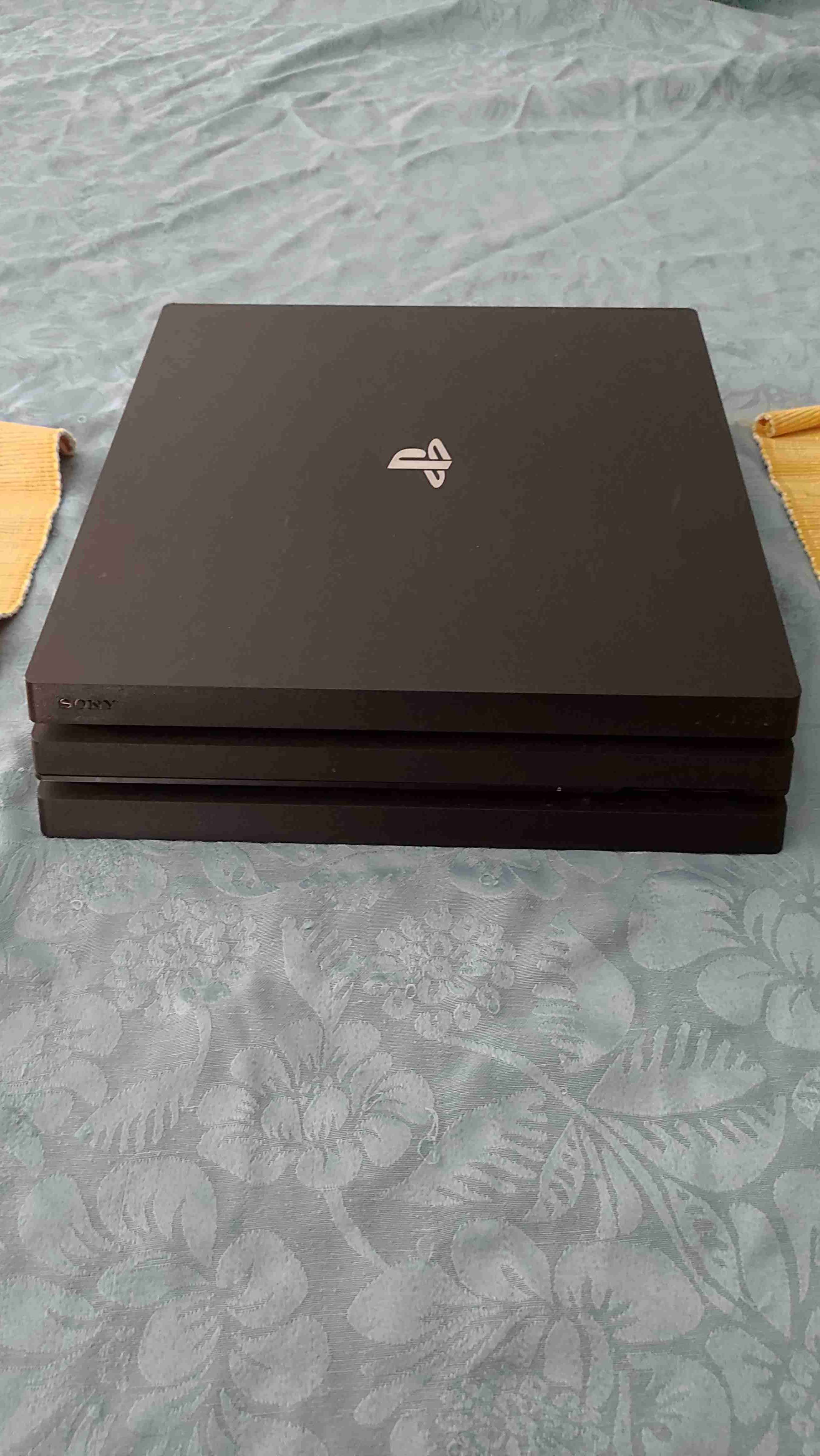 Consola PlayStation 4 Pro 1 TB - 1