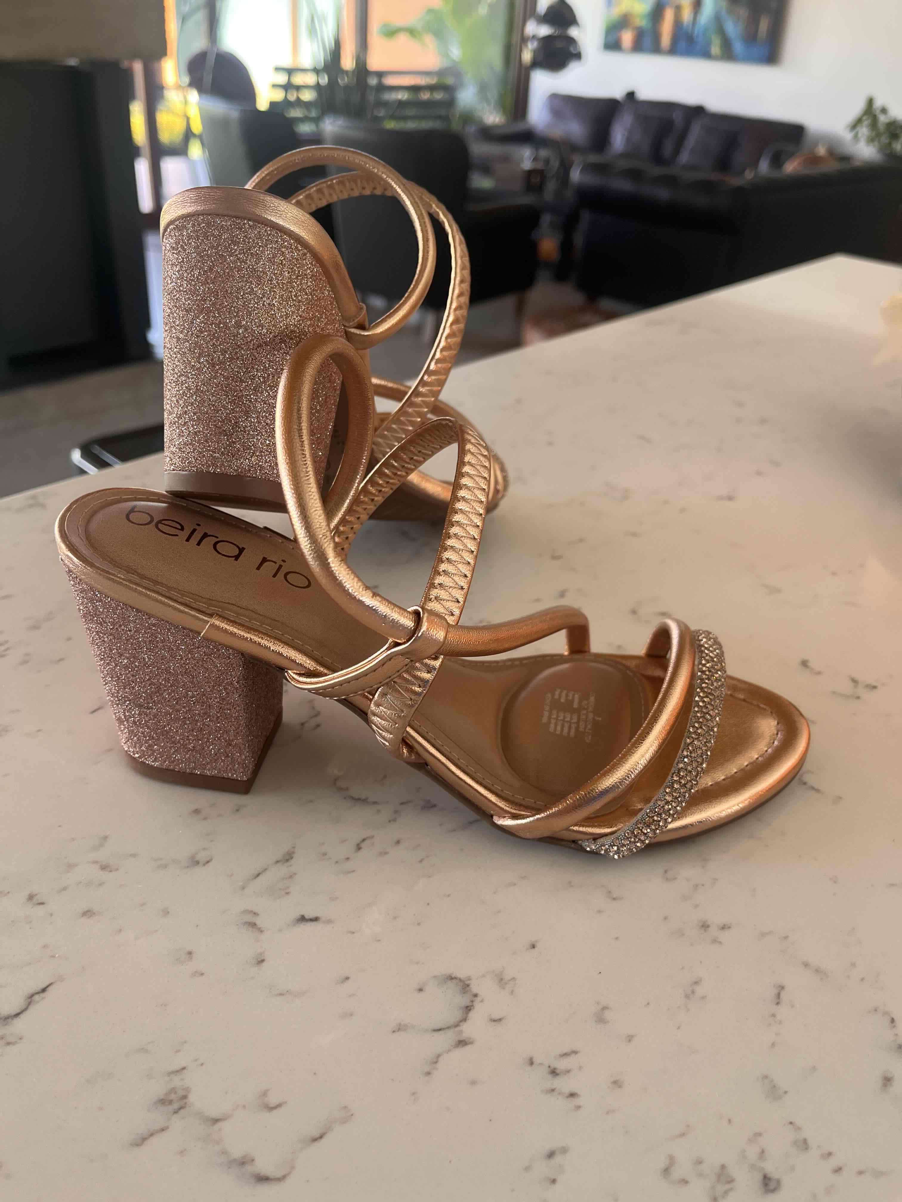 Sandalias taco alto doradas