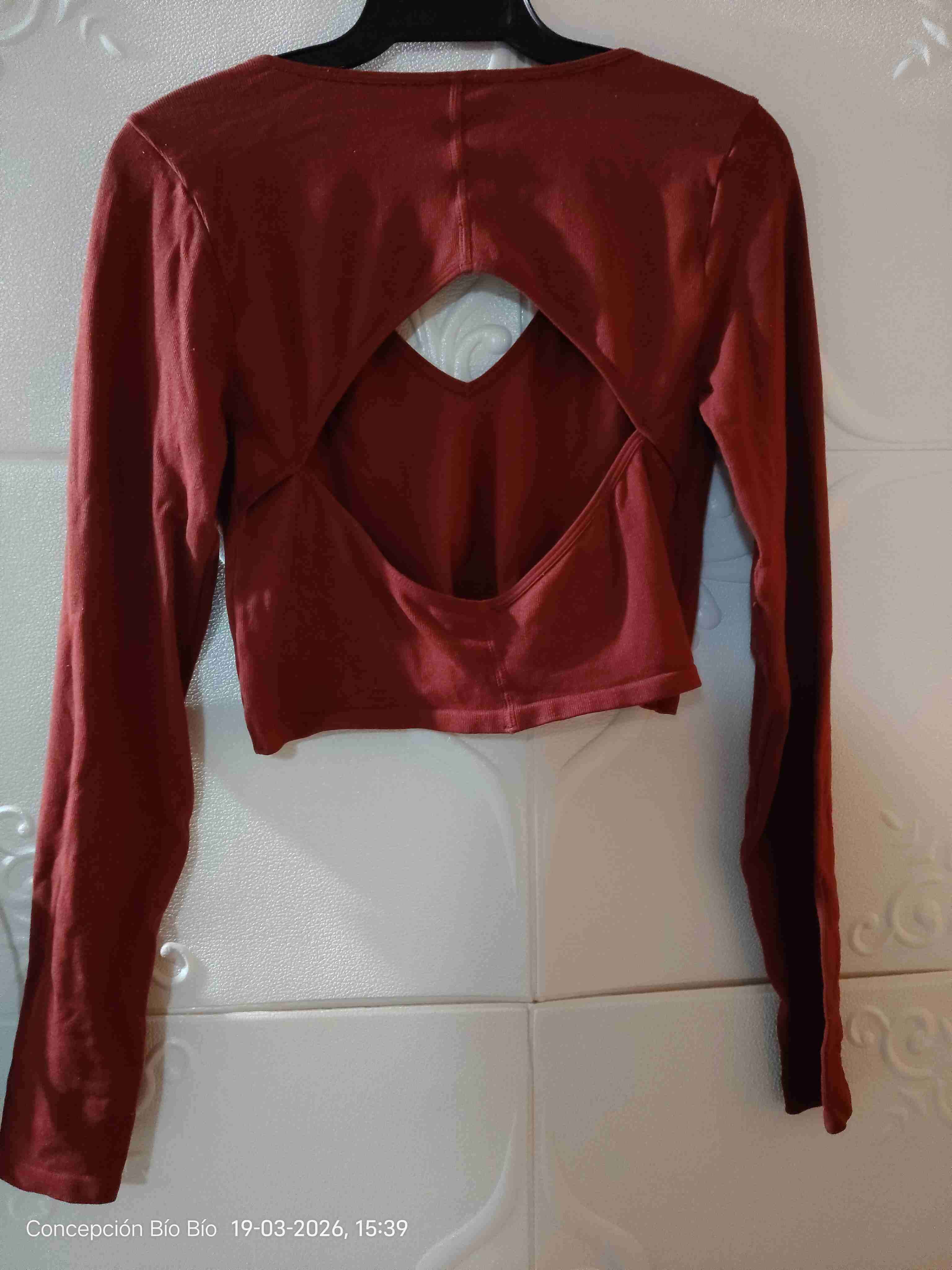 Polera roja escote profundo - miniatura 2