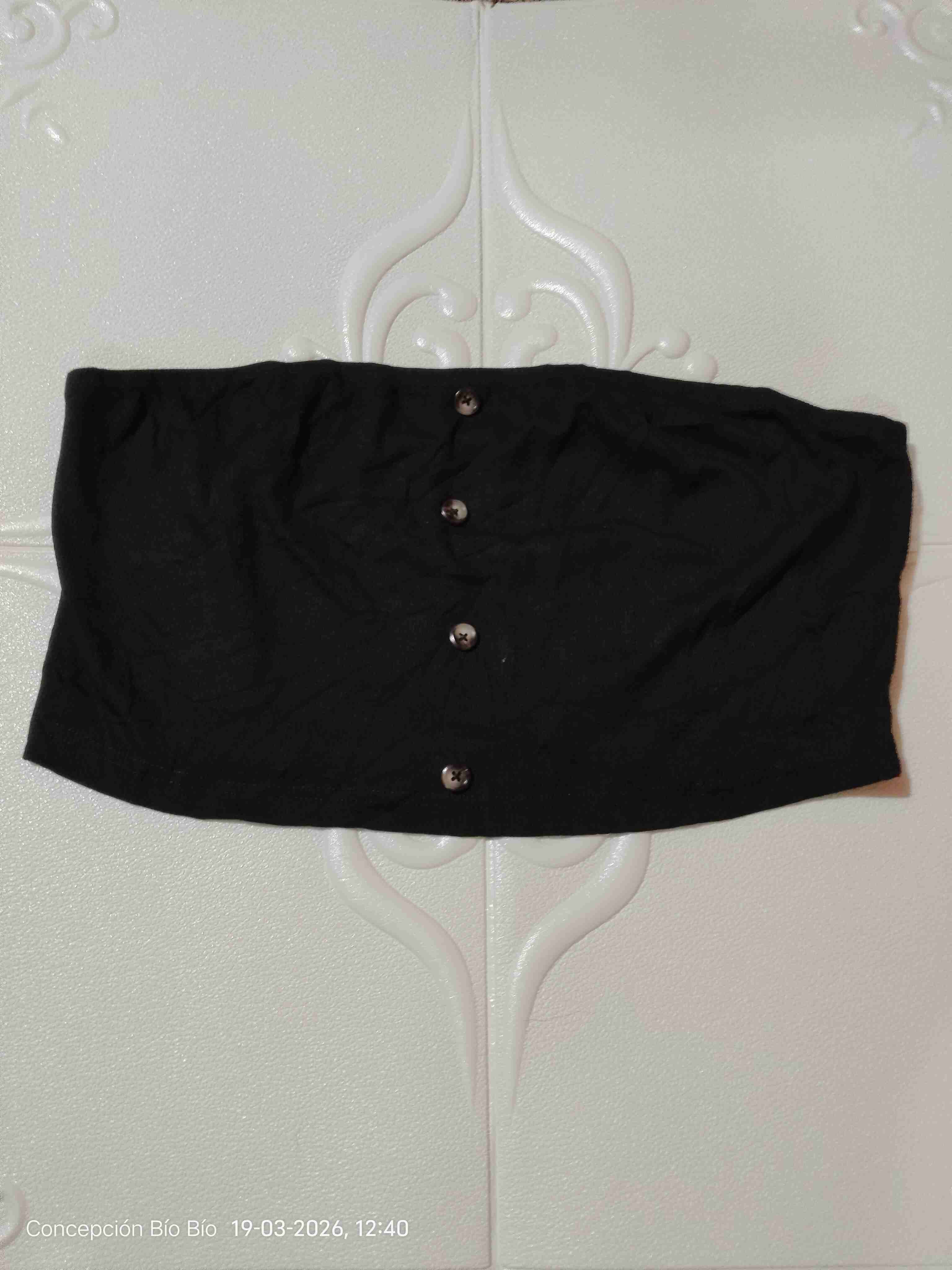 Top tubo negro con botones