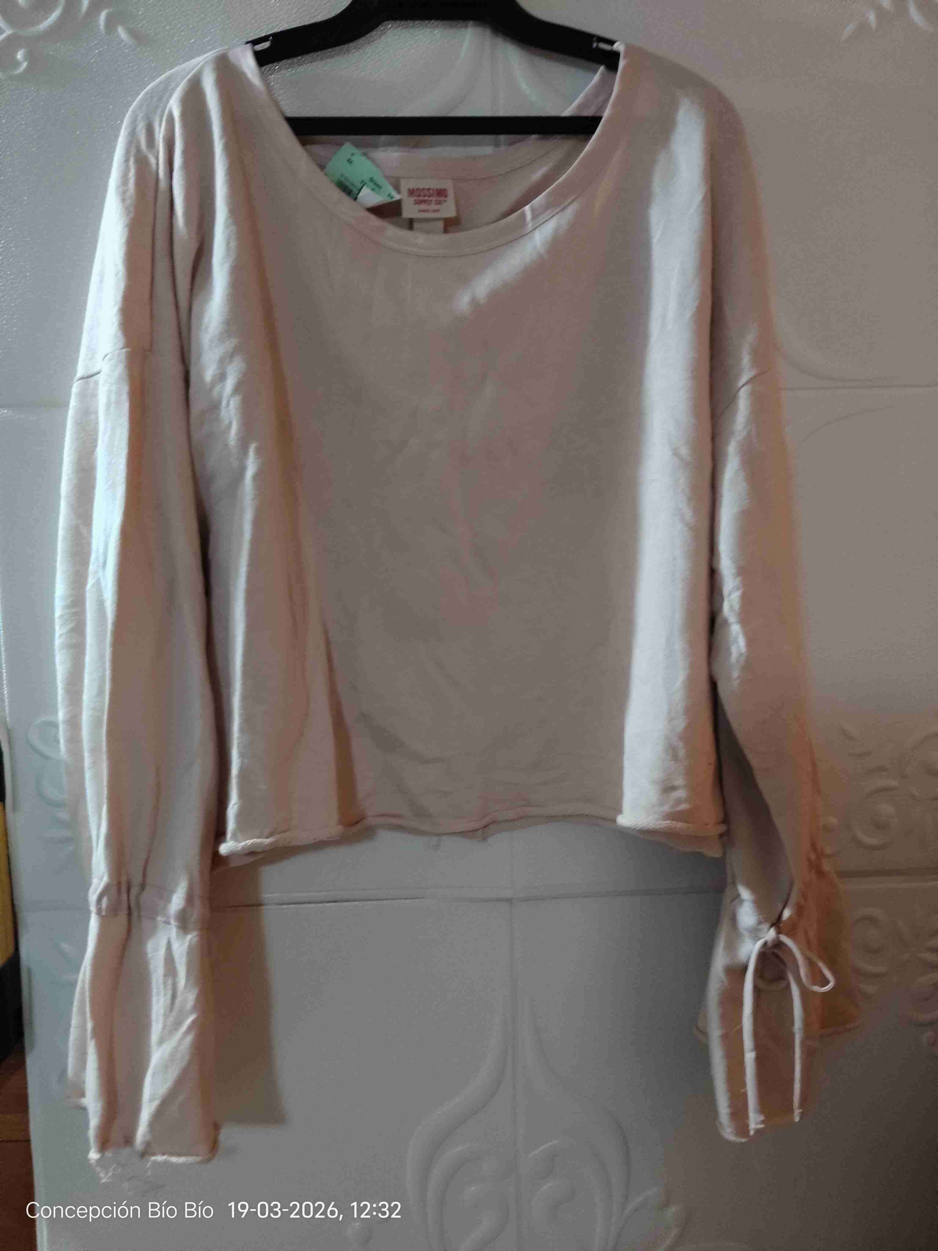 Sweater beige con lazo