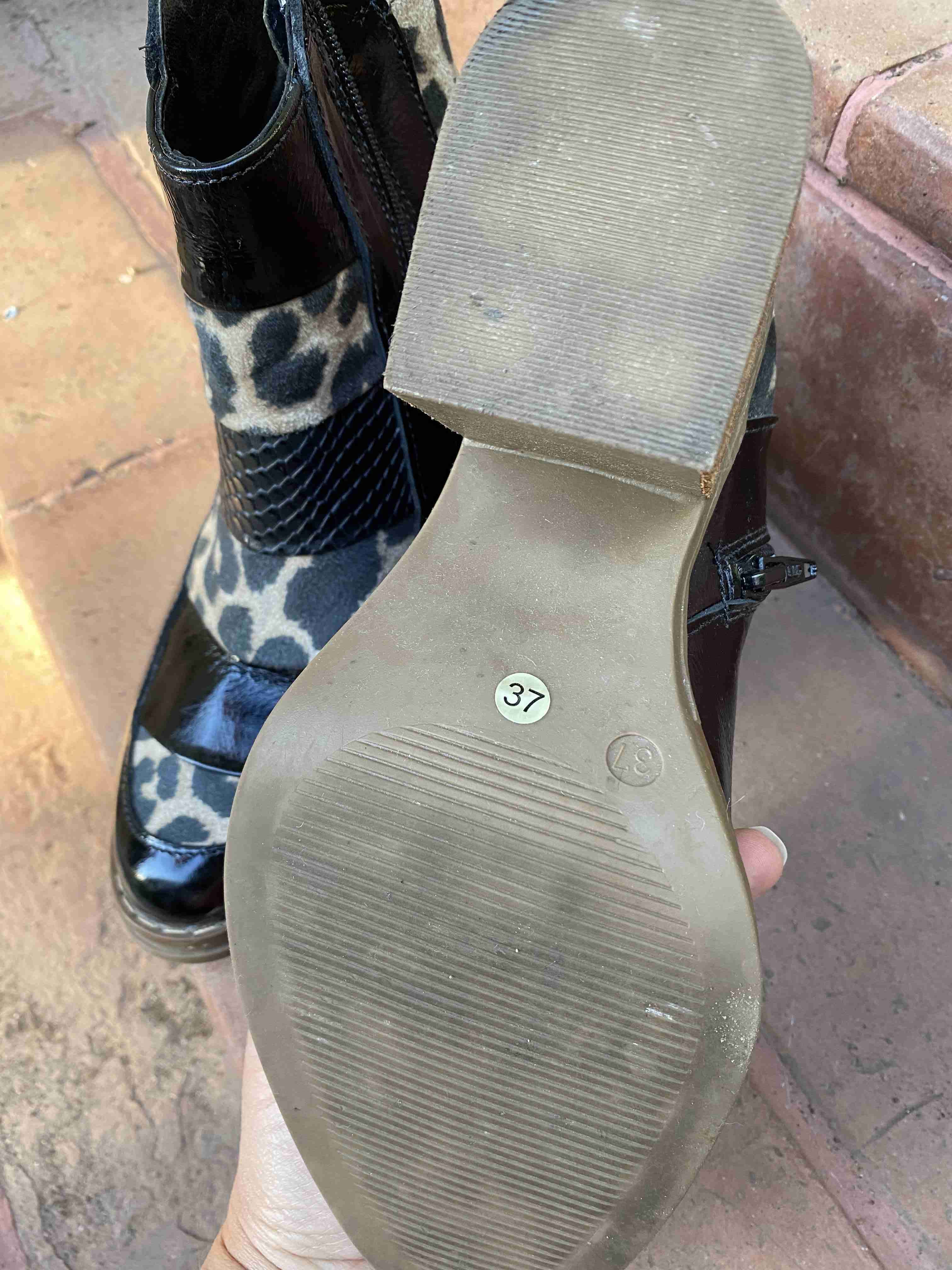 Botines negros con estampado animal (Marca Coco) - miniatura 3