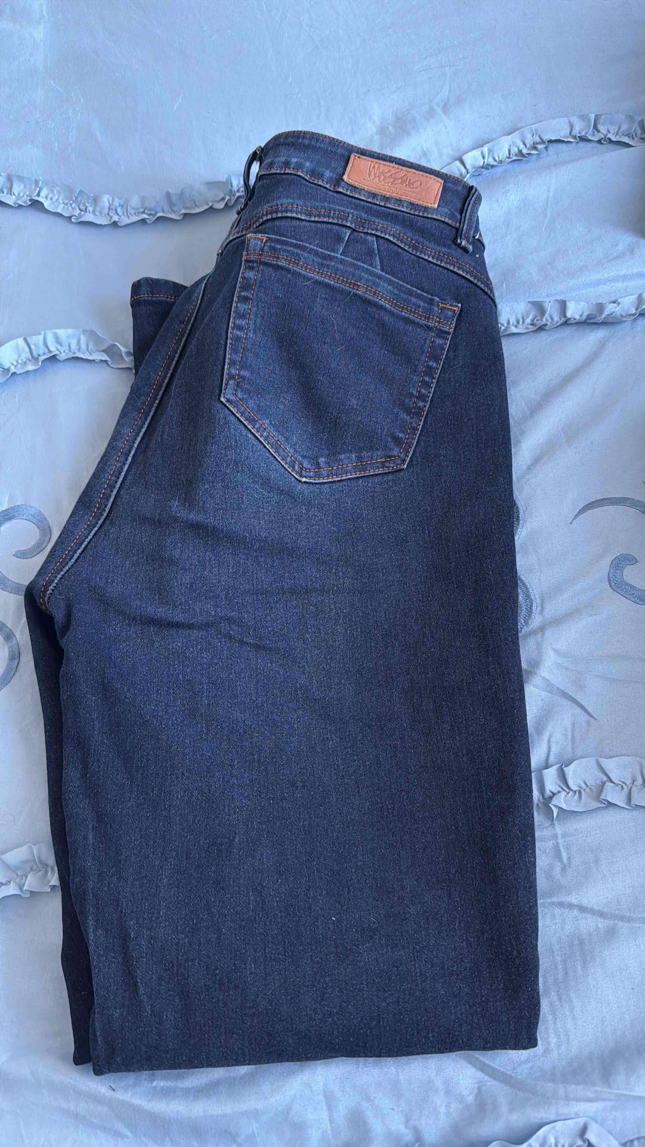 Jeans azul oscuro clásico