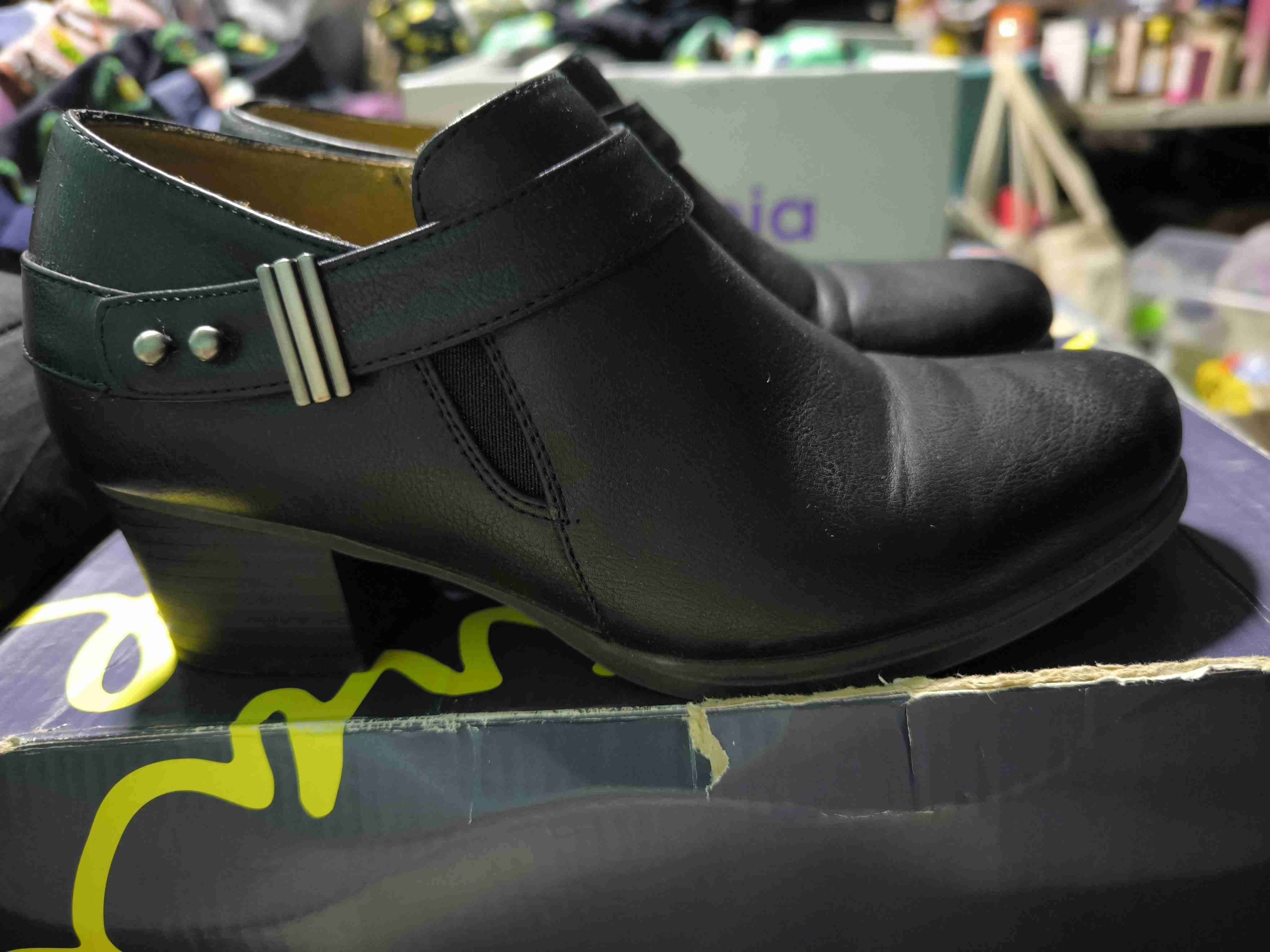 Zapatos negros de tacón medio