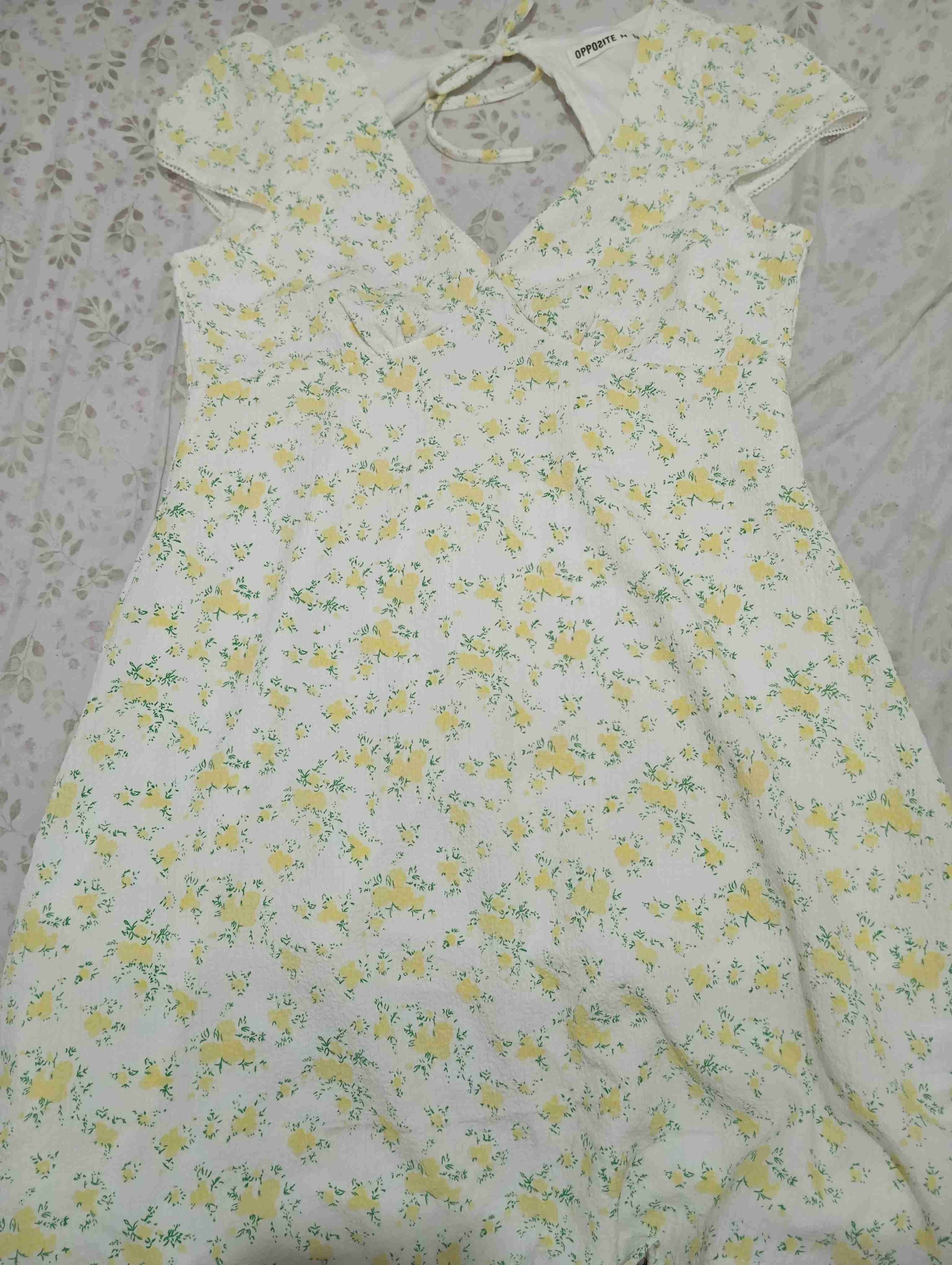 Vestido floral blanco y amarillo